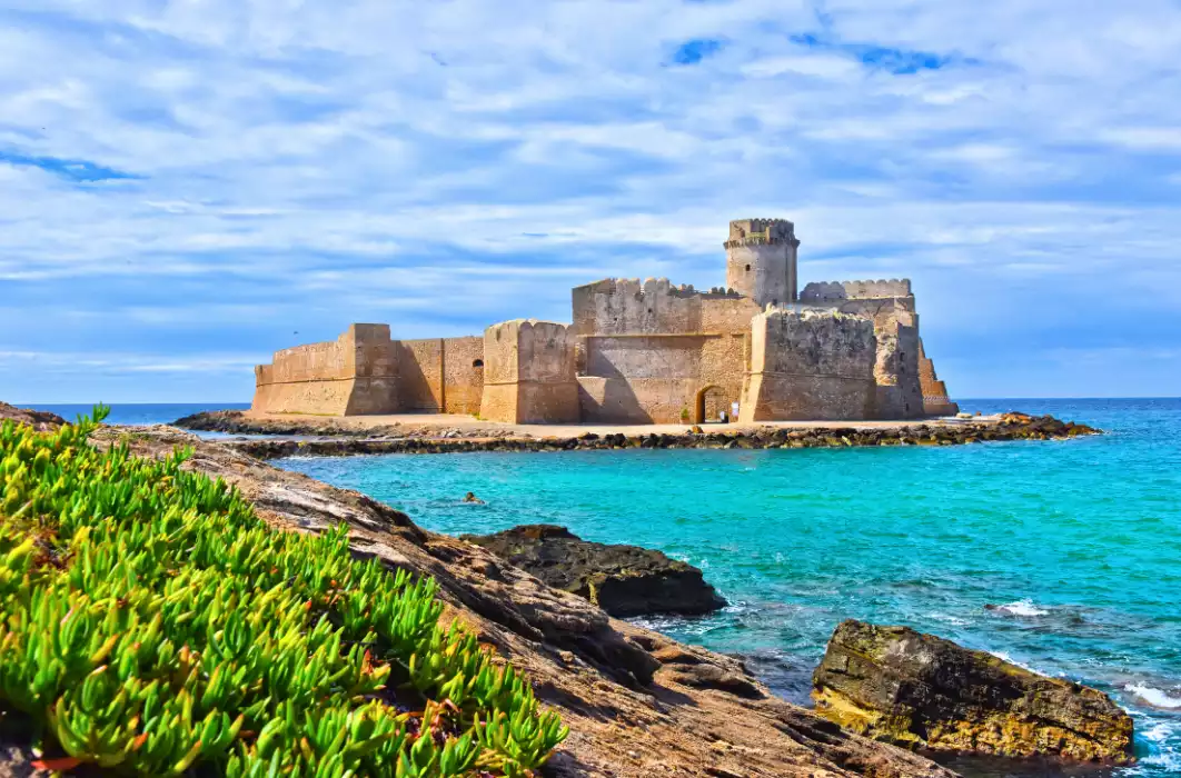 Le Castella in Calabria: guida tra castello, mare e borgo