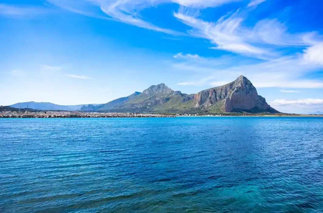 San Vito Lo Capo in Sicilia con spiaggia sabbiosa e mare turchese