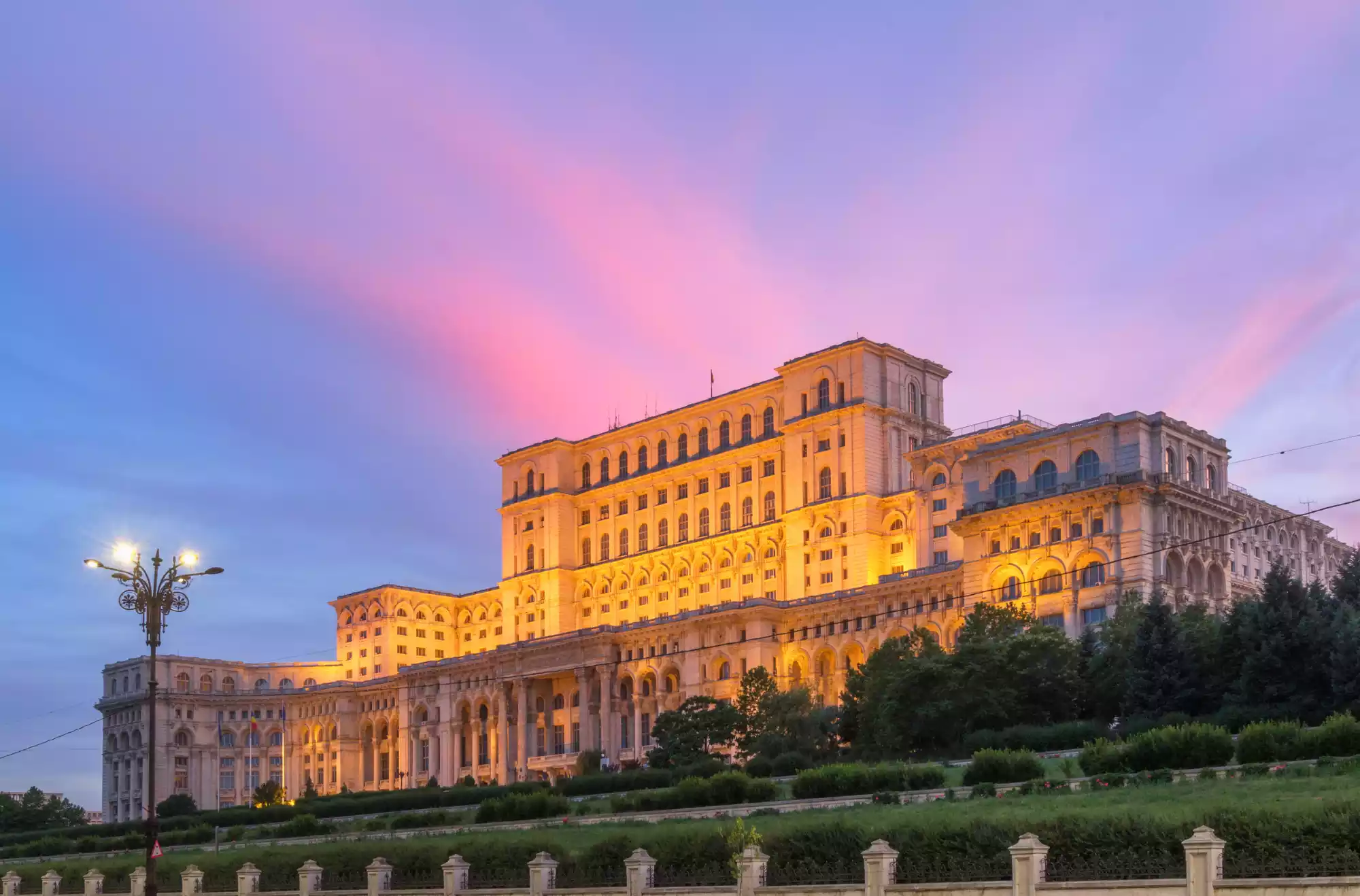 bucarest-palazzo-del-parlamento