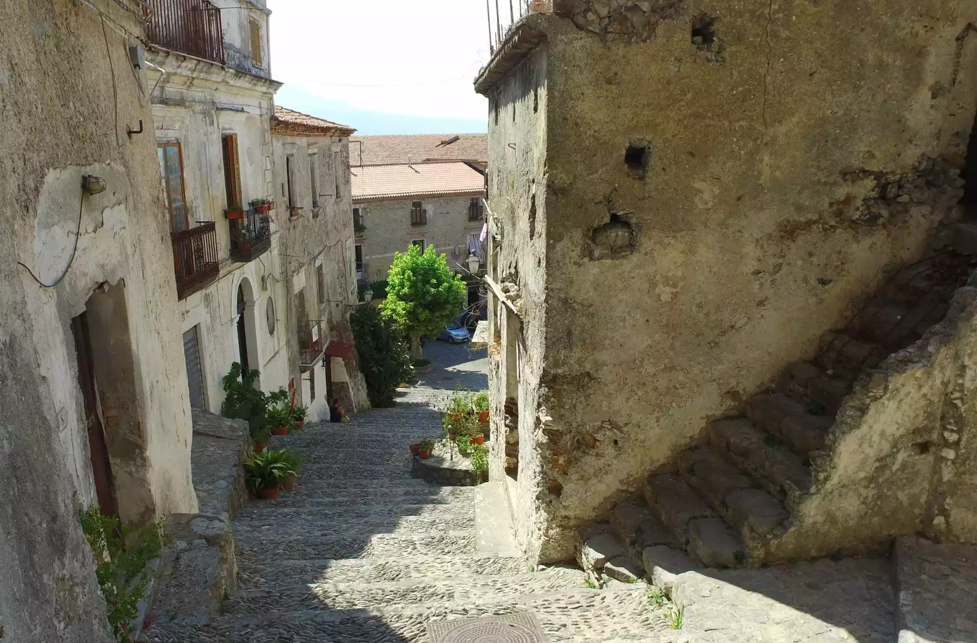 Dettaglio delle stradine del borgo di Scalea Alta in Calabria