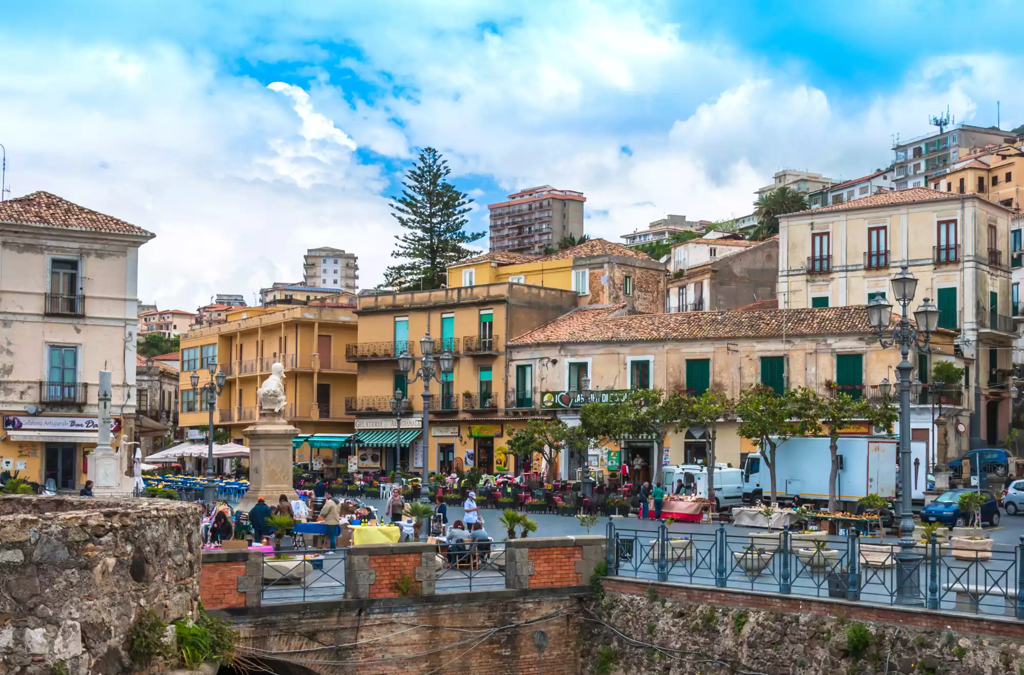 piazza-centrale-pizzo-calabro