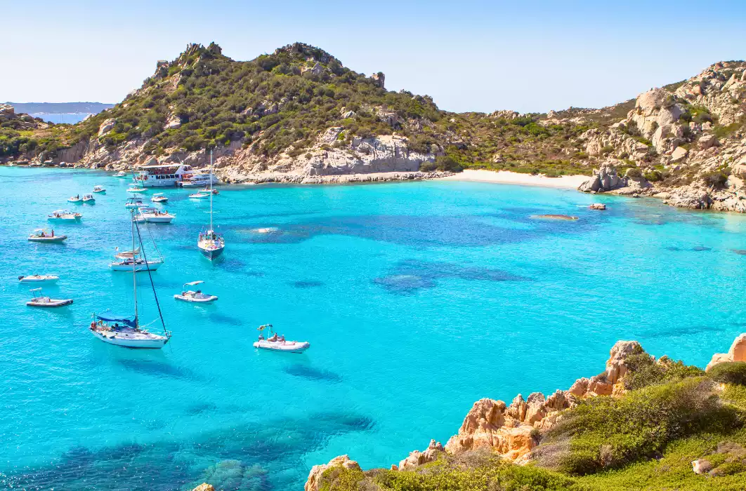 Cala Corsara sull'isola di Spargi nell'Arcipelago della Maddalena