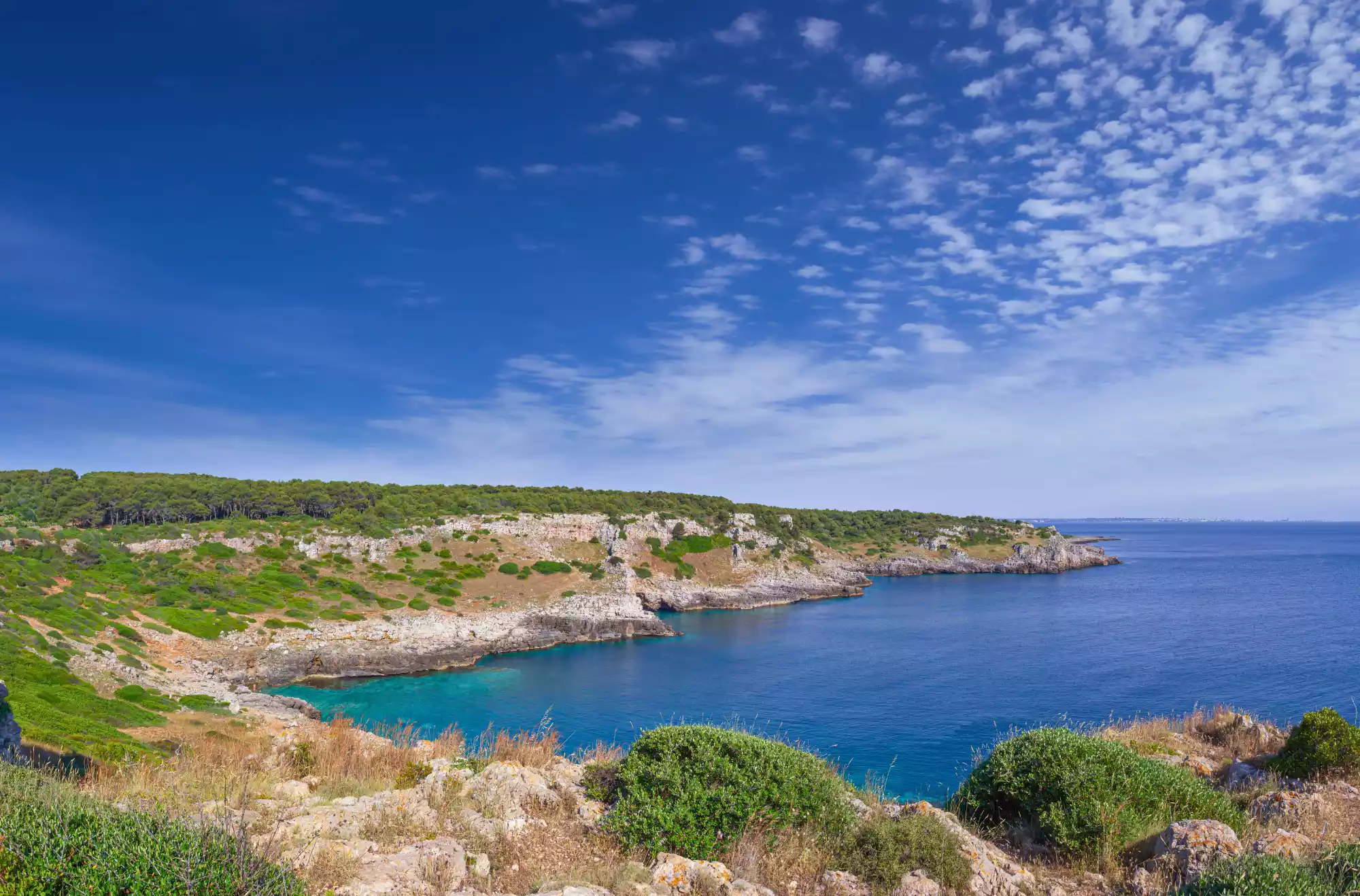 baia di Uluzzo - Porto Selvaggio - Salento - Puglia, vista dall'alto. Atmosfera selvaggia e incontaminata.