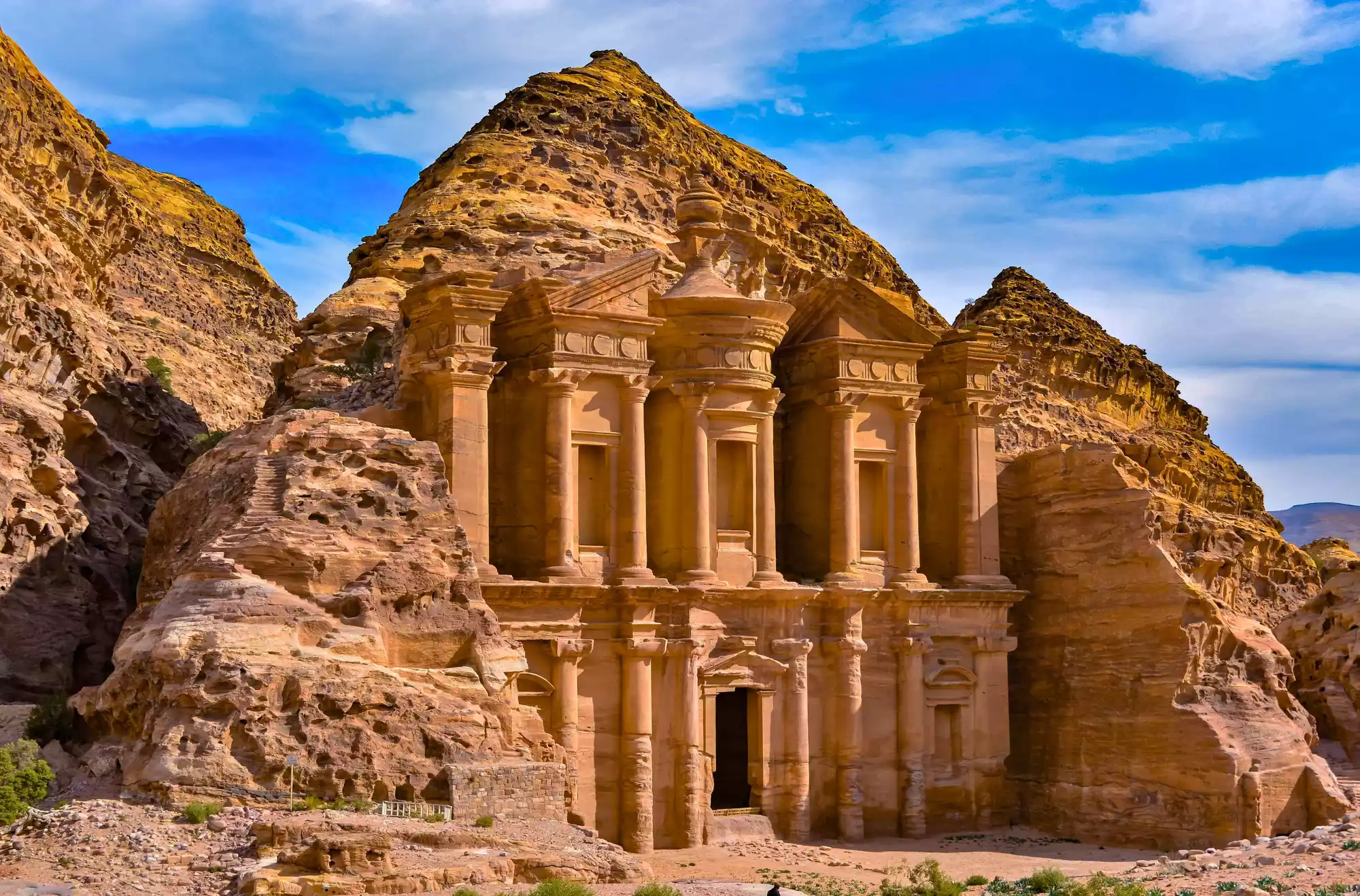 Petra in Giordania, una delle 7 meraviglie del mondo moderno