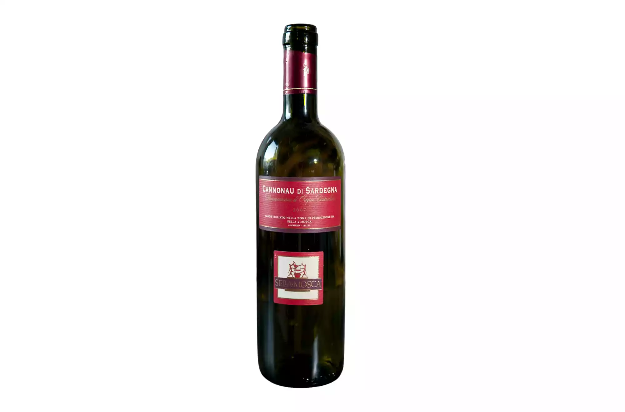 Bottiglia di Cannonau di Sardegna, vino rosso locale (Festival del vino a Jerzu)