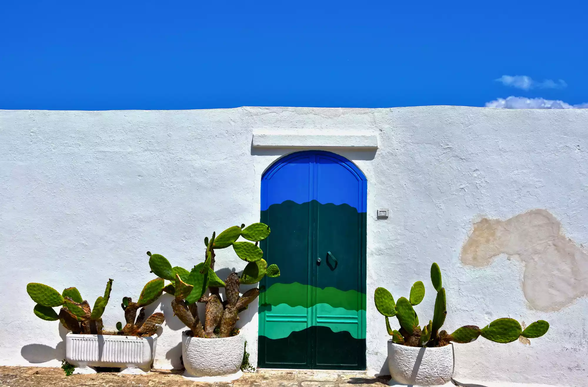 la famosa Porta Azzura di Ostuni in Puglia