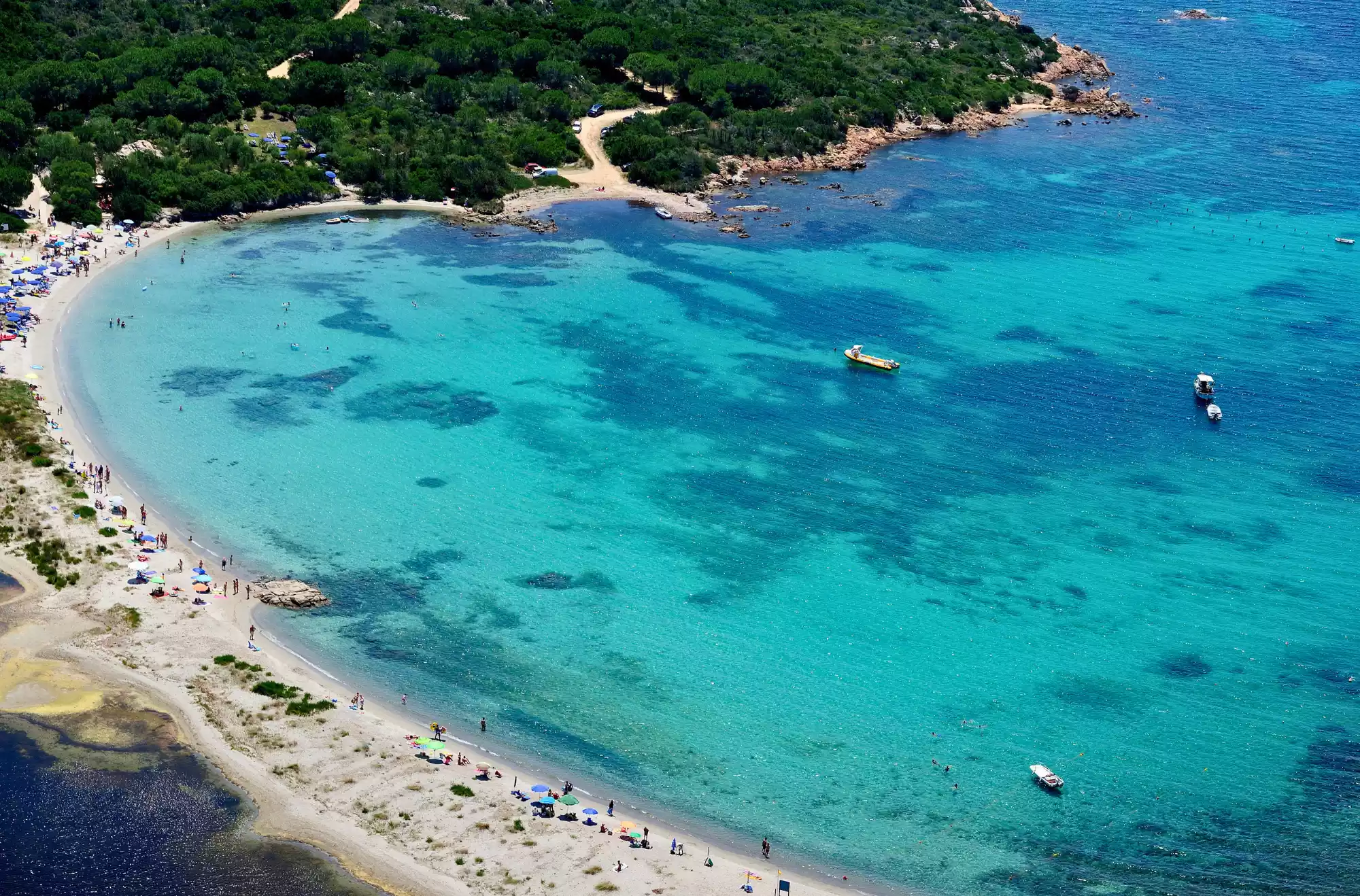 Vista sulla spiaggia di Cala Brandinchi a San Teodoro in Sardegna