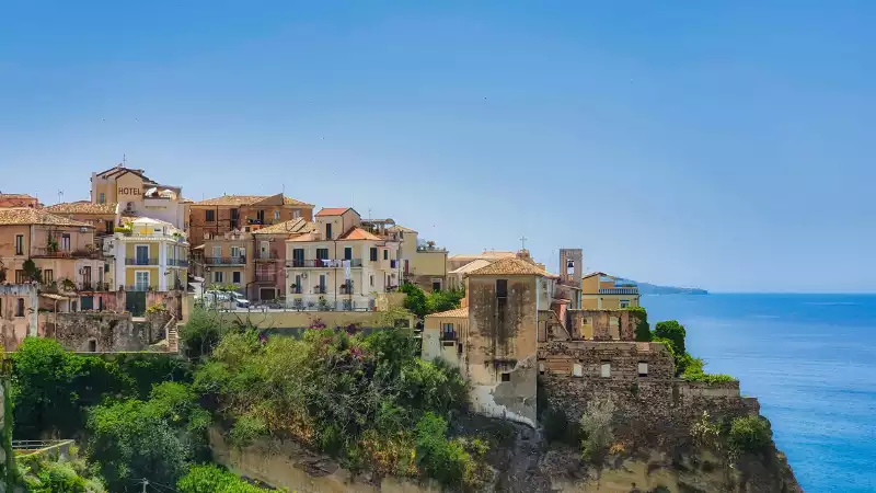 Borgo storico di Pizzo Calabro affacciato sul mare