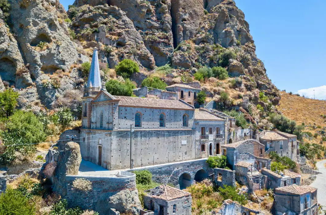 Chiesa dei Santi Pietro e Paolo a Pentedattilo
