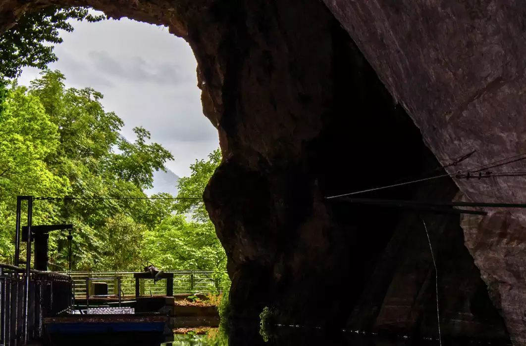 il fiume sotterraneo nelle Grotte di Pertosa-Auletta.