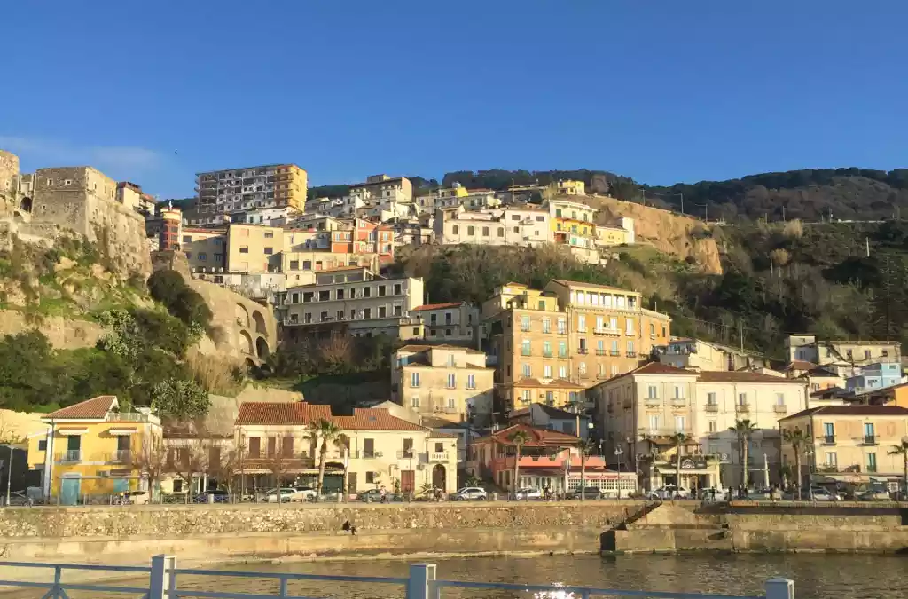 vista sul borgo di Pizzo dal mare