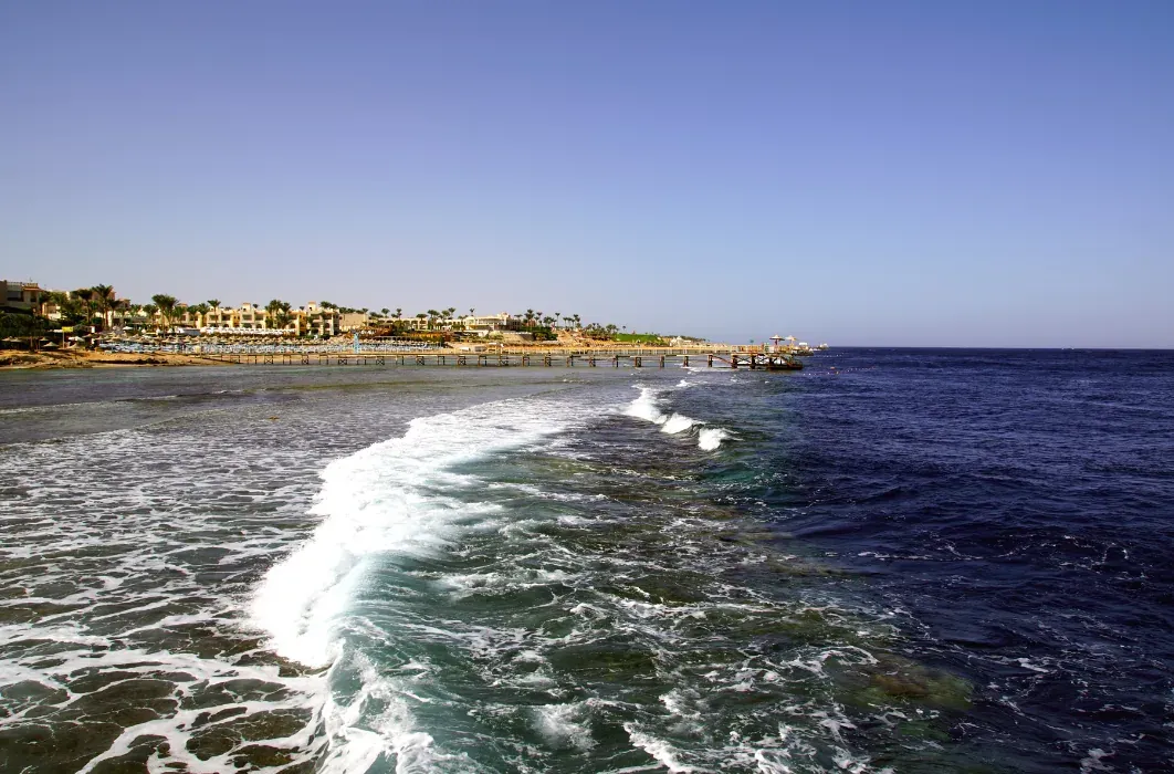 Spiaggia e resort nella zona di Nabq Bay a Sharm el Sheikh