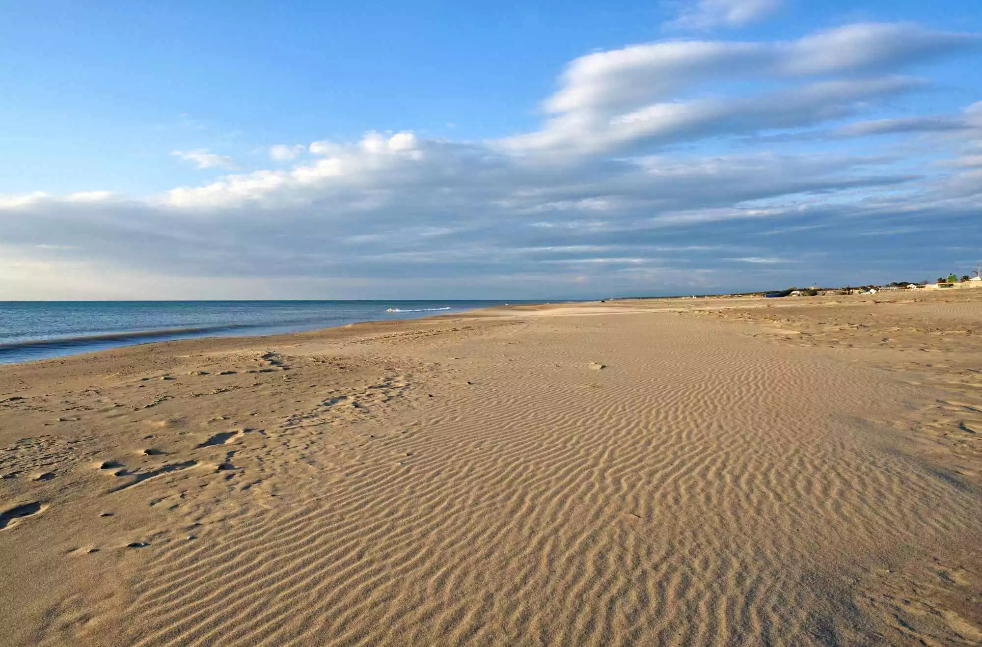 Marina di Ginosa con lunga spiaggia sabbiosa e pineta