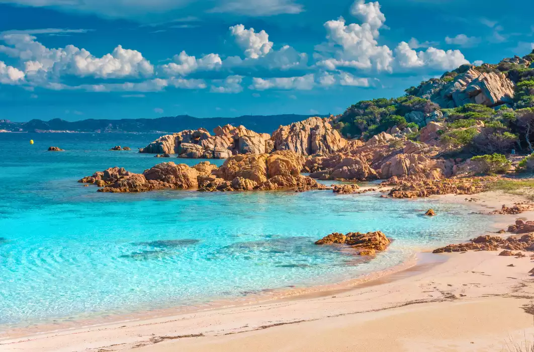 Spiaggia Rosa di Budelli – Arcipelago di La Maddalena tra le spiagge più belle della Sardegna