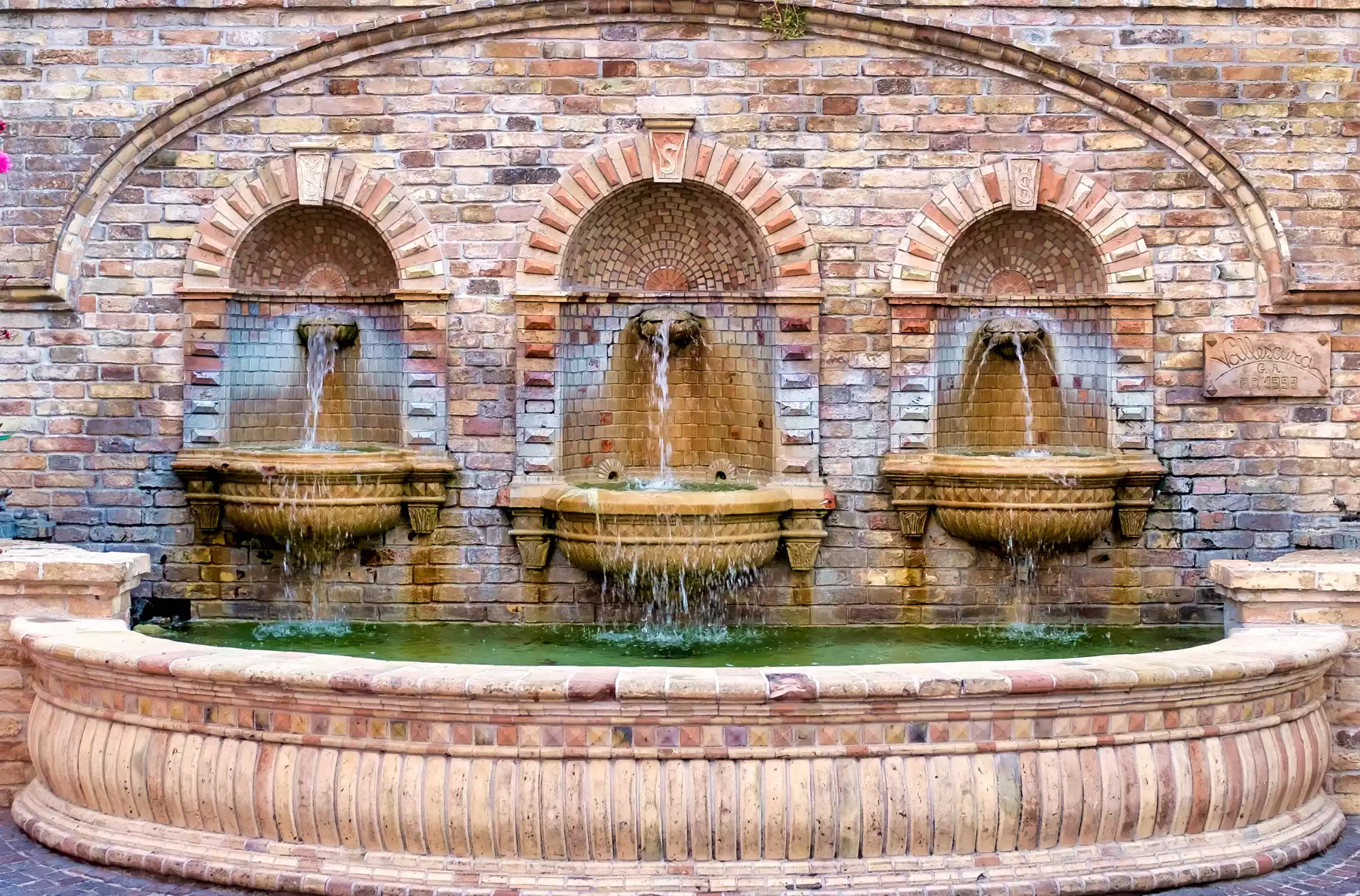 fontana nel centro storico di Silvi Paese, Abruzzo, Italia>
    </p>
    <p class=