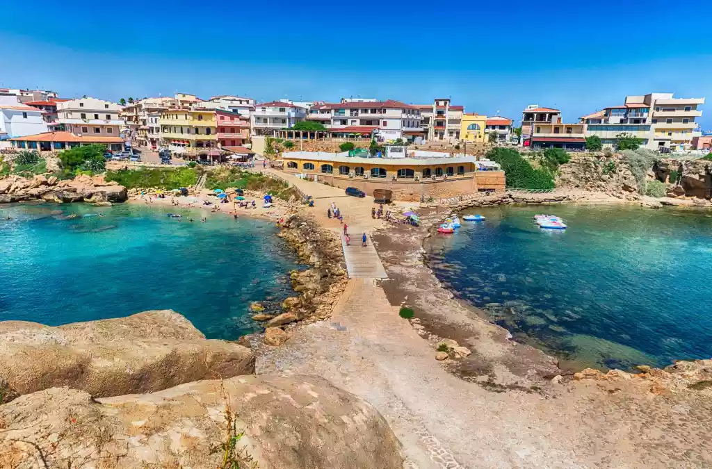 panoramica di Le Castella a Isola Capo Rizzuto in Calabria, vista dal castello aragonese
