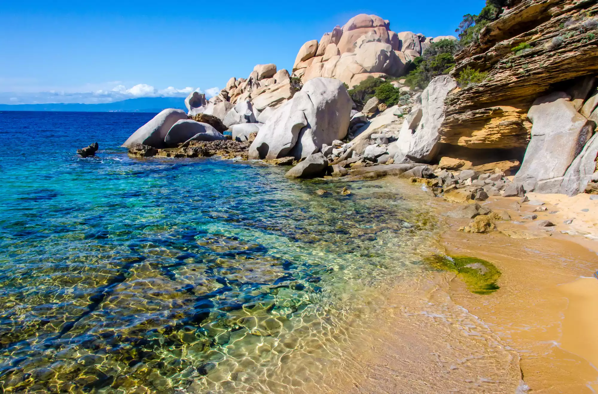 dettaglio della spiaggia di Capo Testa in Sardegna