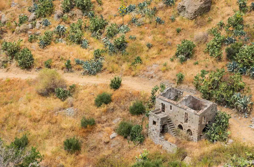 Ruderi del castello di Pentedattilo