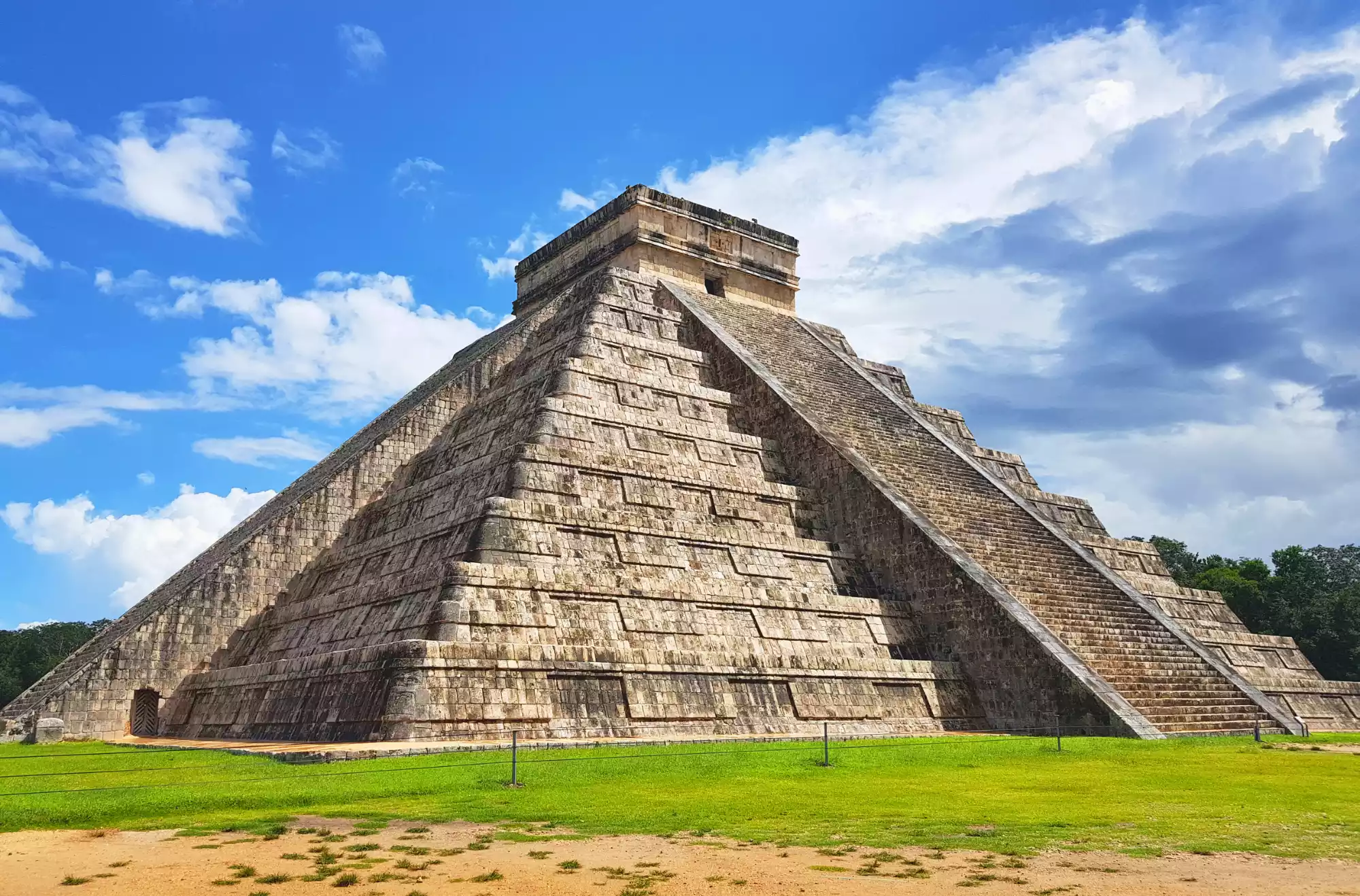 Piramide di Kukulkán a Chichén Itzá nello Yucatán in Messico
