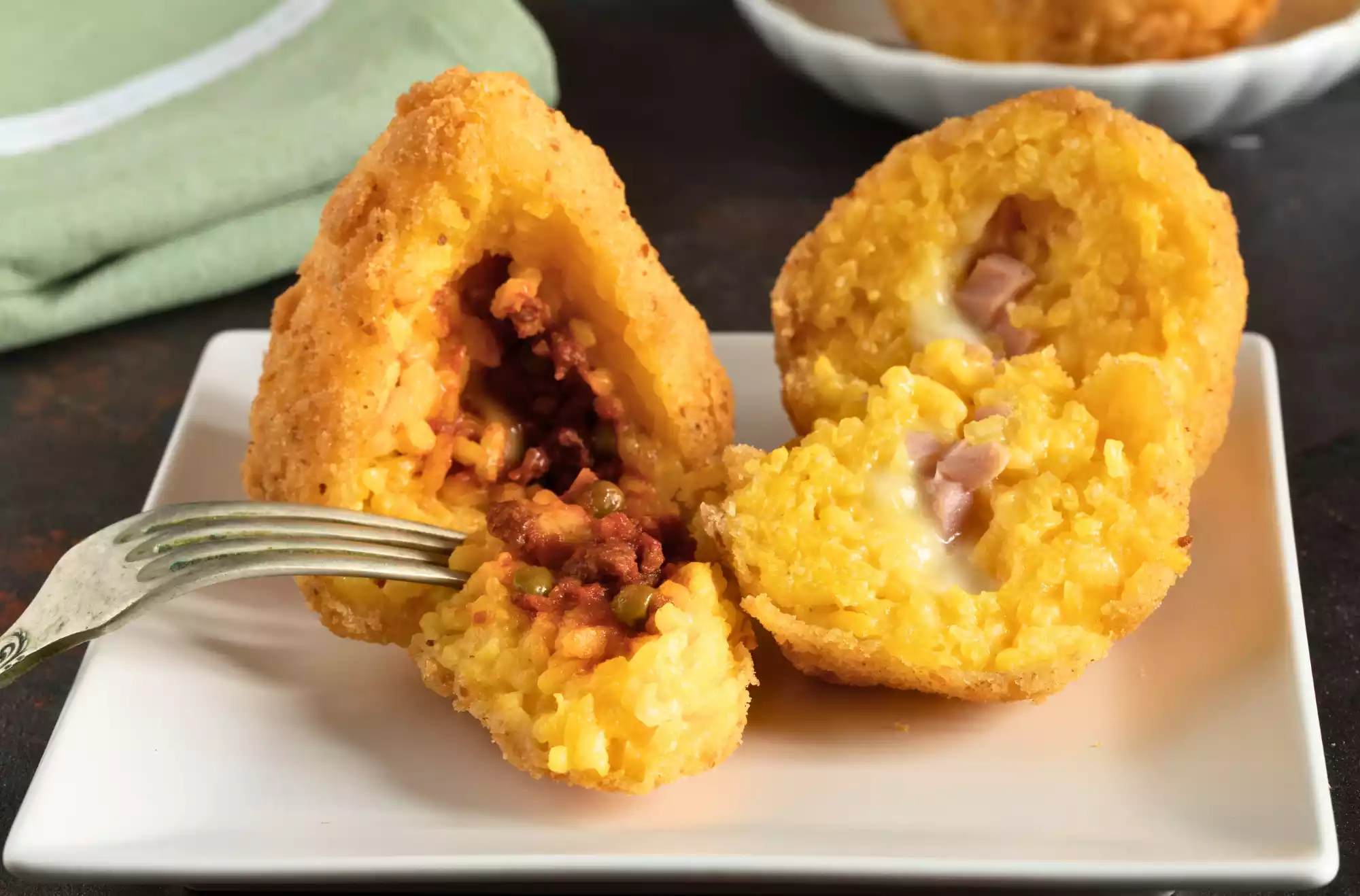 arancini e arancine piatto tipico della Sicilia