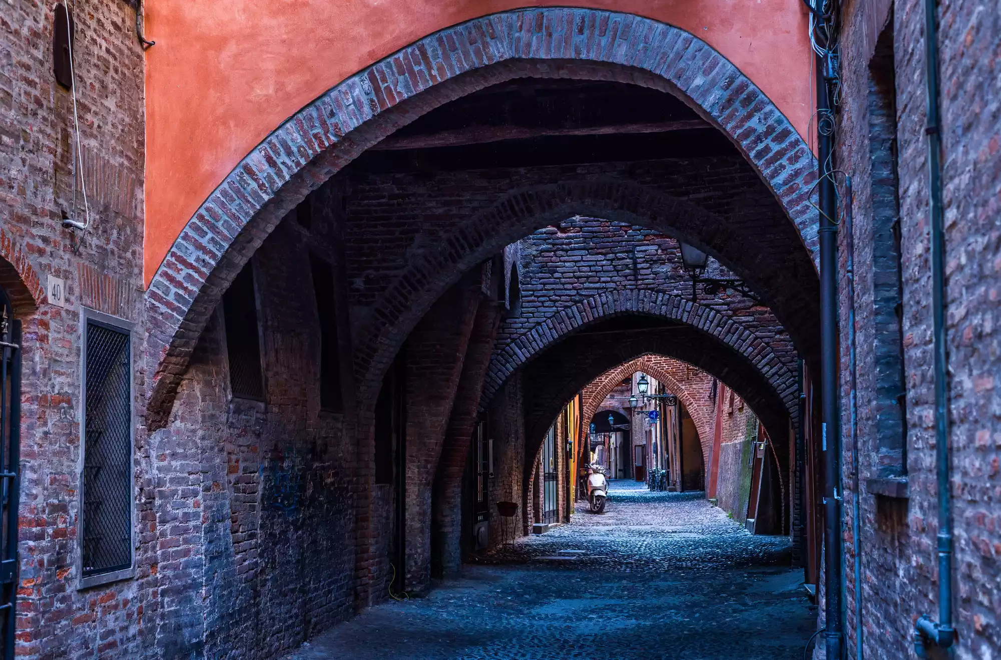 Via delle Volte nel centro medievale di Ferrara
