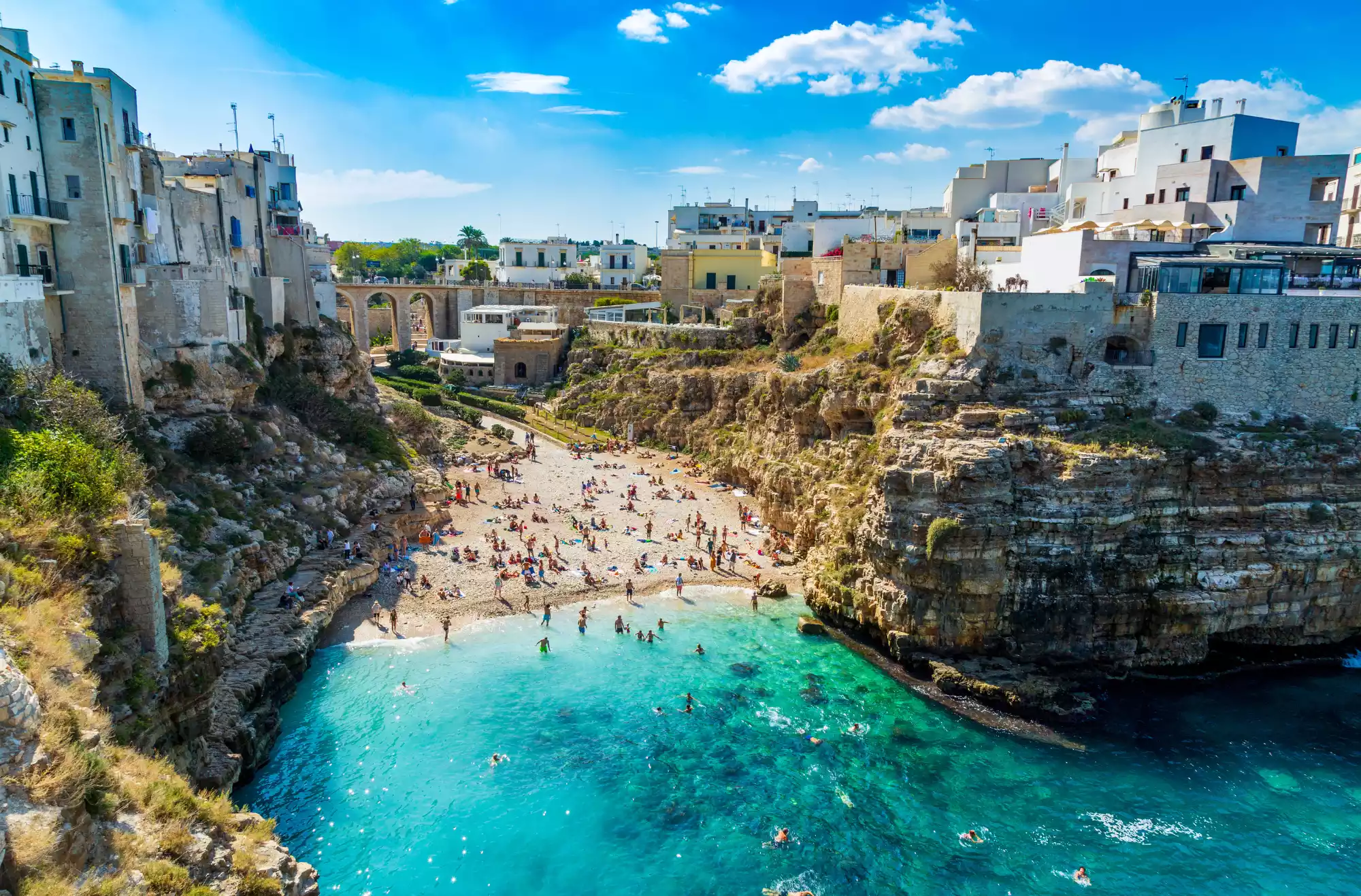 vista panoramica su Lama Monachile a Polignano 