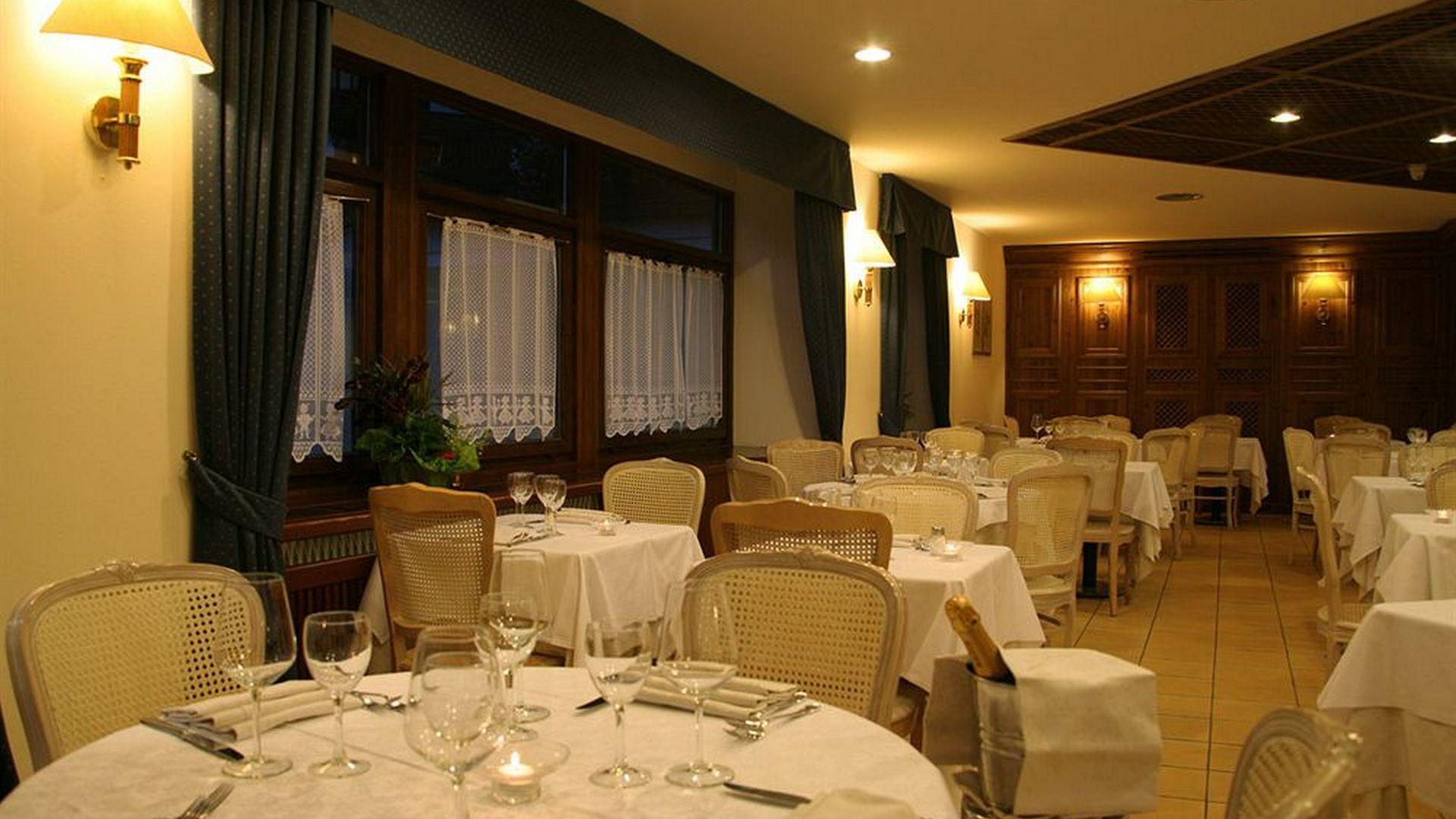 Hotel Alaska Cortina