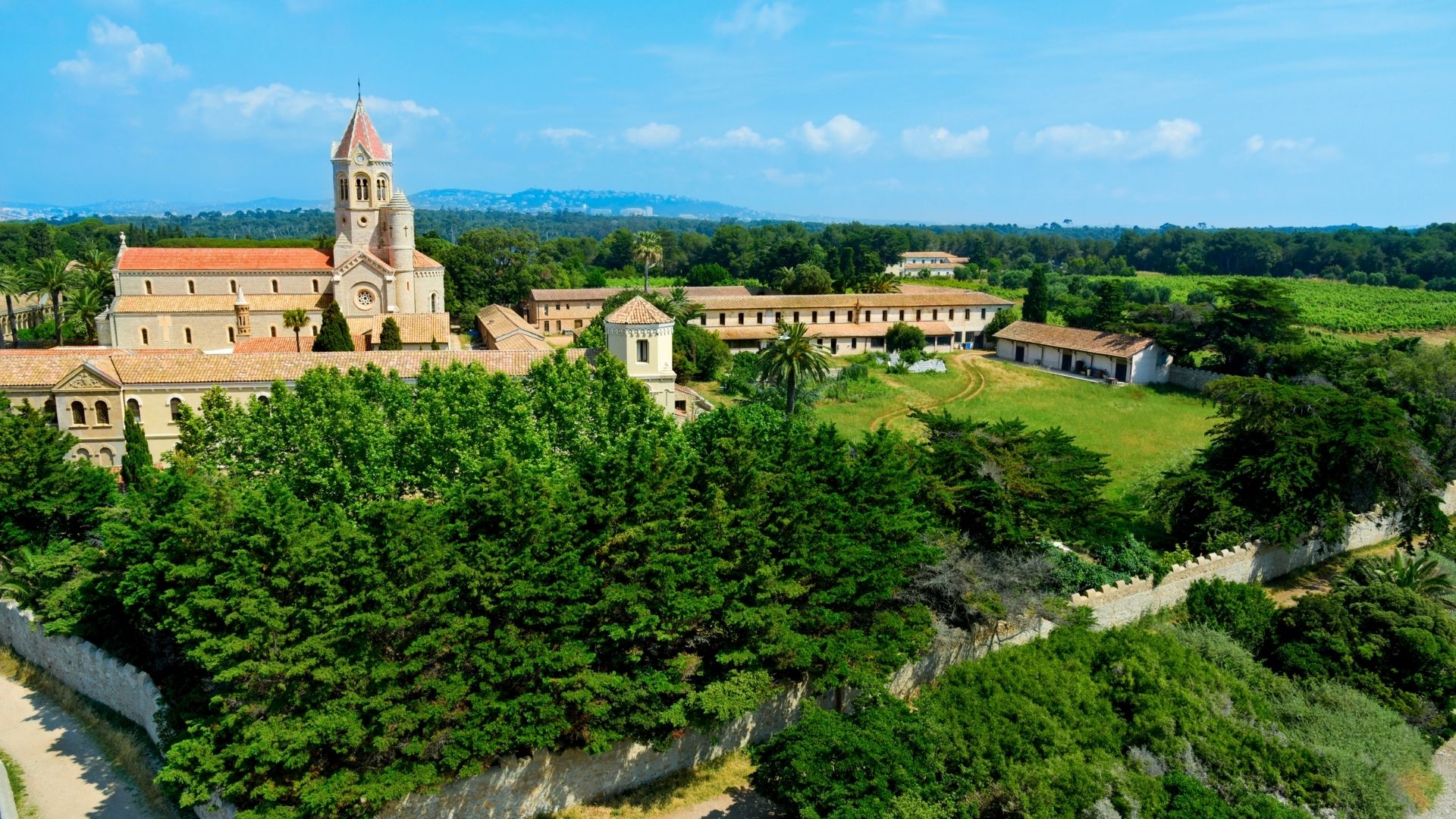 Tour Costa Azzurra, profumo di mare e di fiori con Pullman da Milano