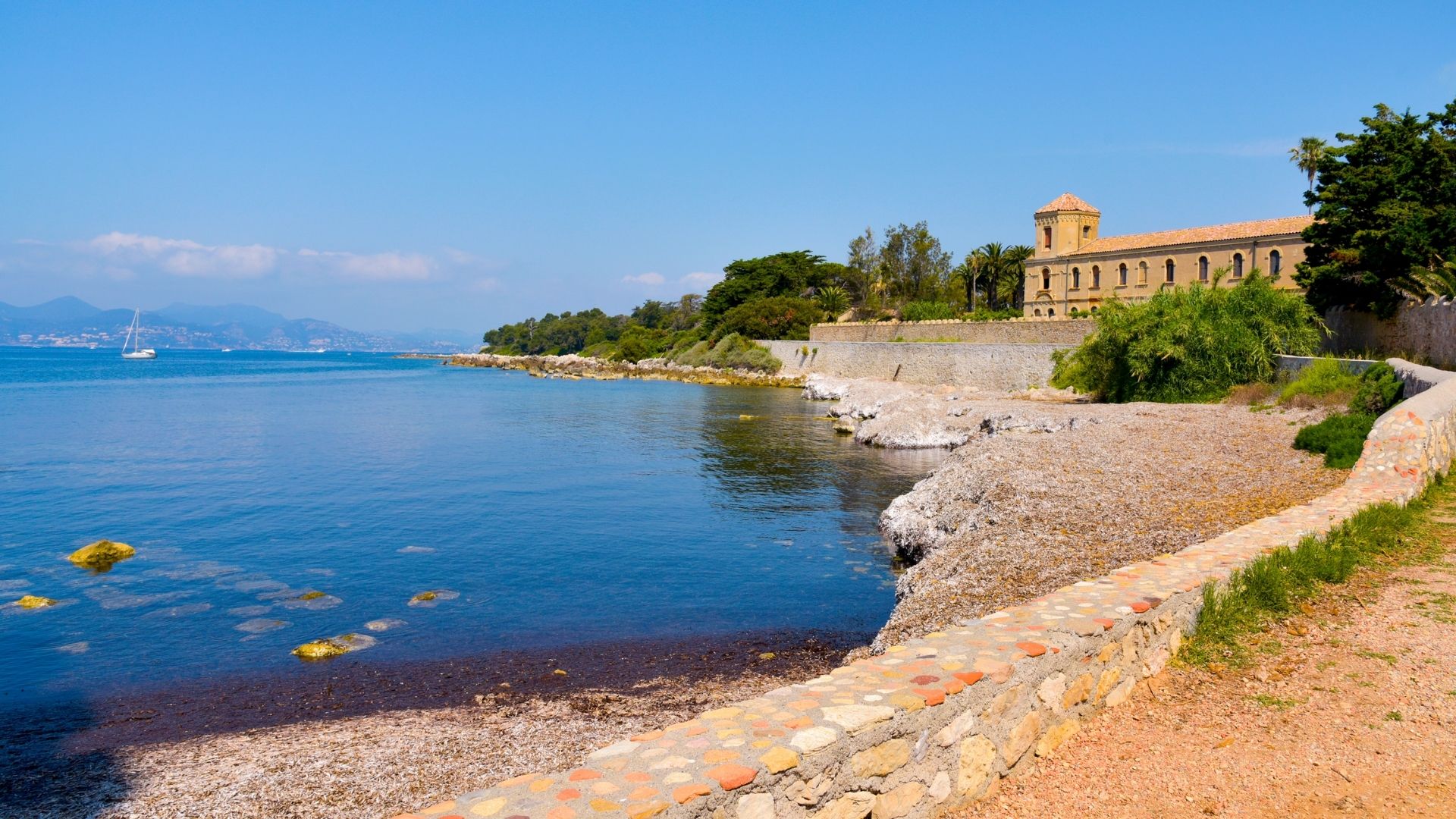 Tour Costa Azzurra, profumo di mare e di fiori con Pullman da Milano