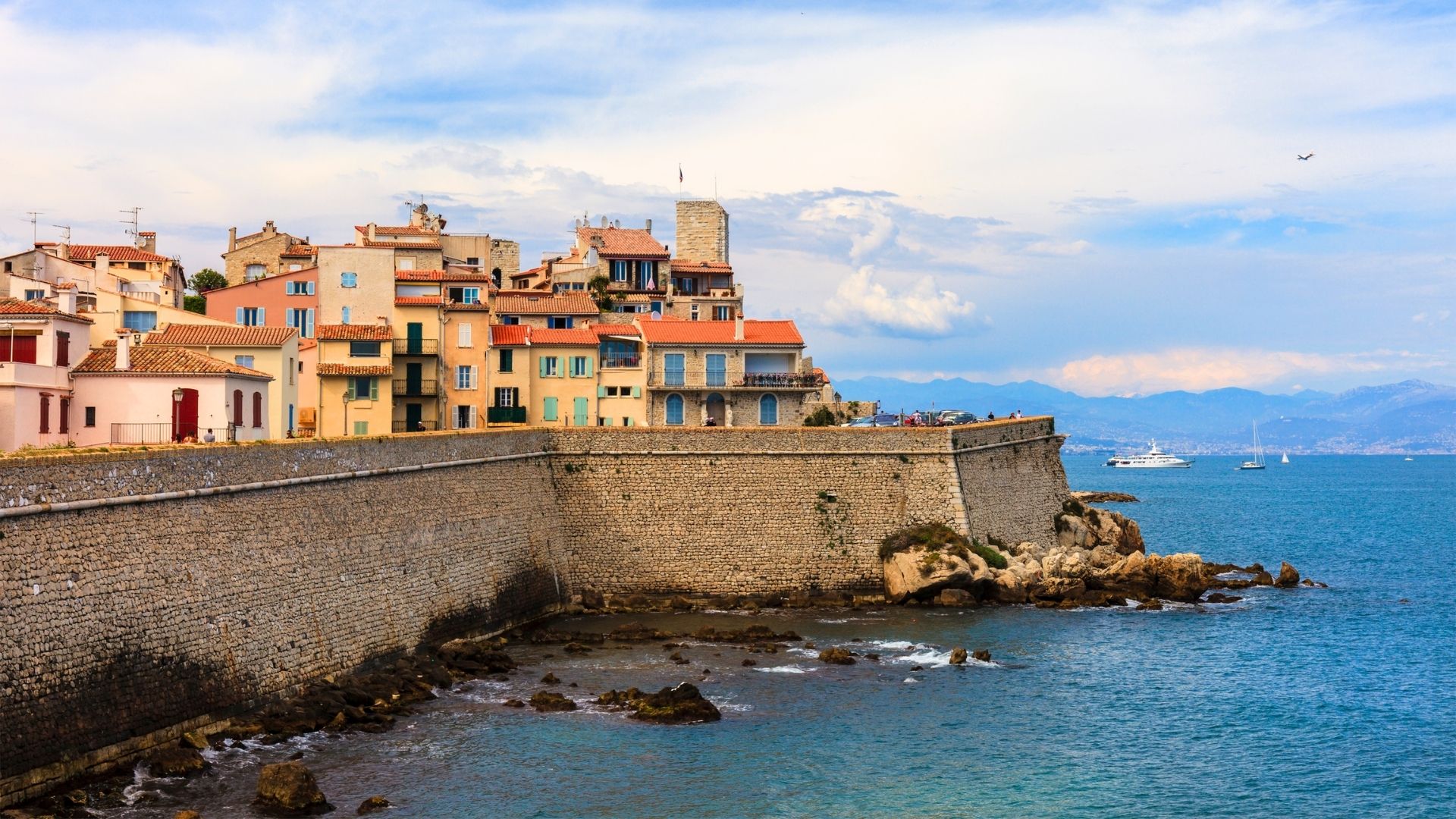 Tour Costa Azzurra, profumo di mare e di fiori con Pullman da Milano