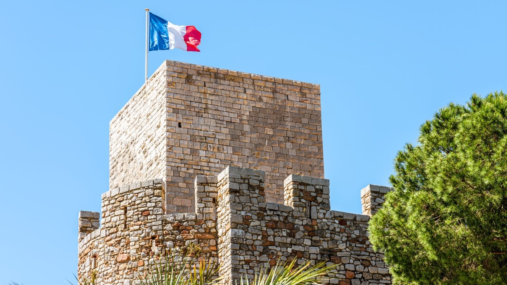 Tour Costa Azzurra, profumo di mare e di fiori con Volo
