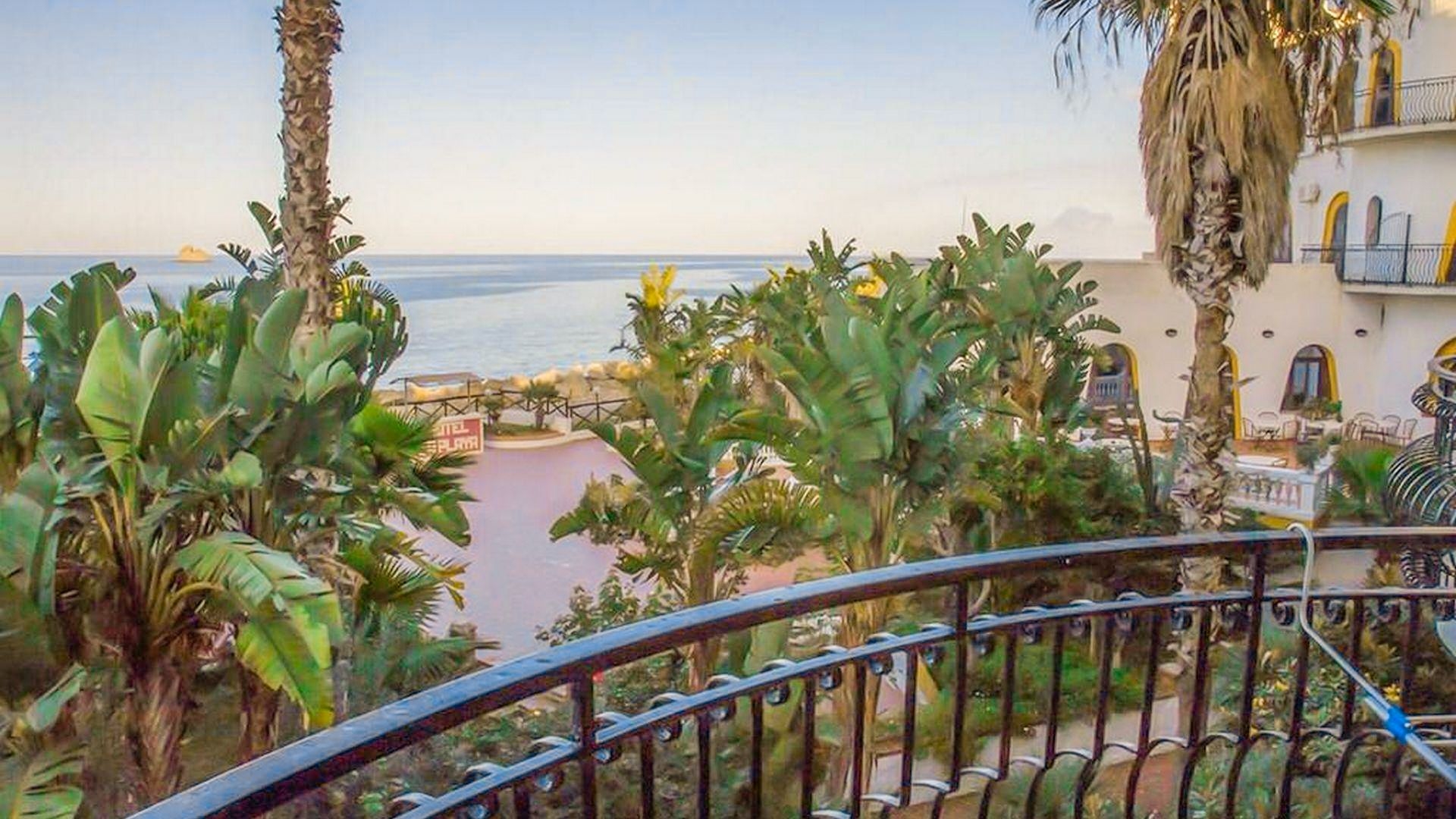Hotel La Playa