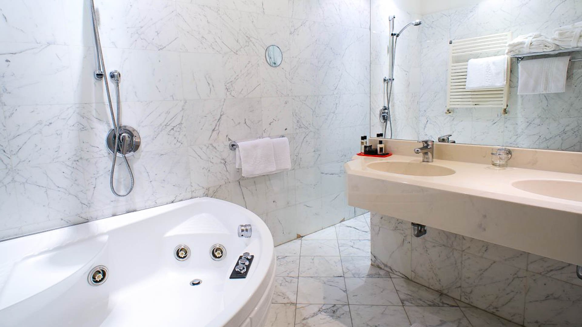 Admiral Art Hotel