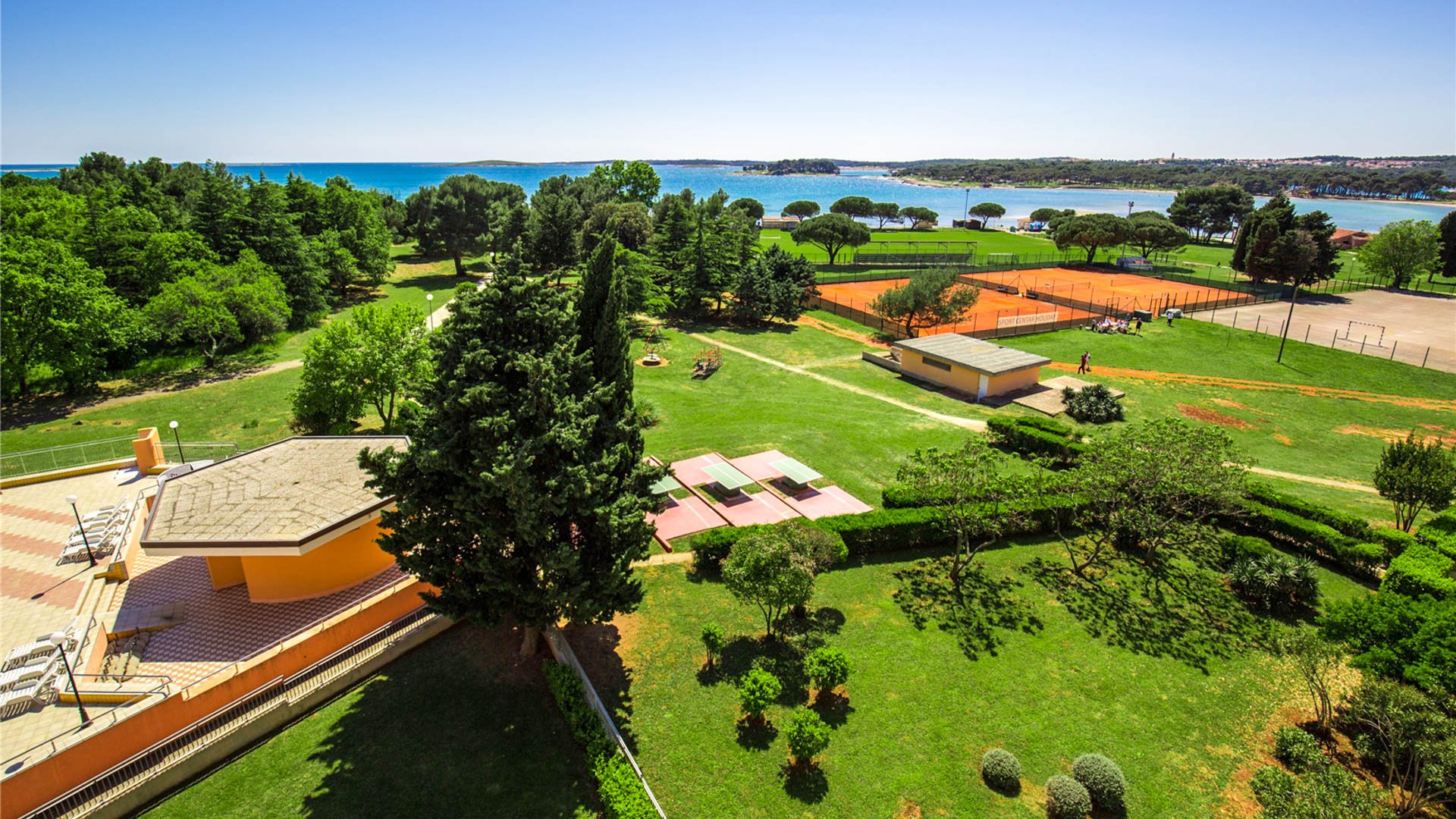 Arena Hotel Holiday