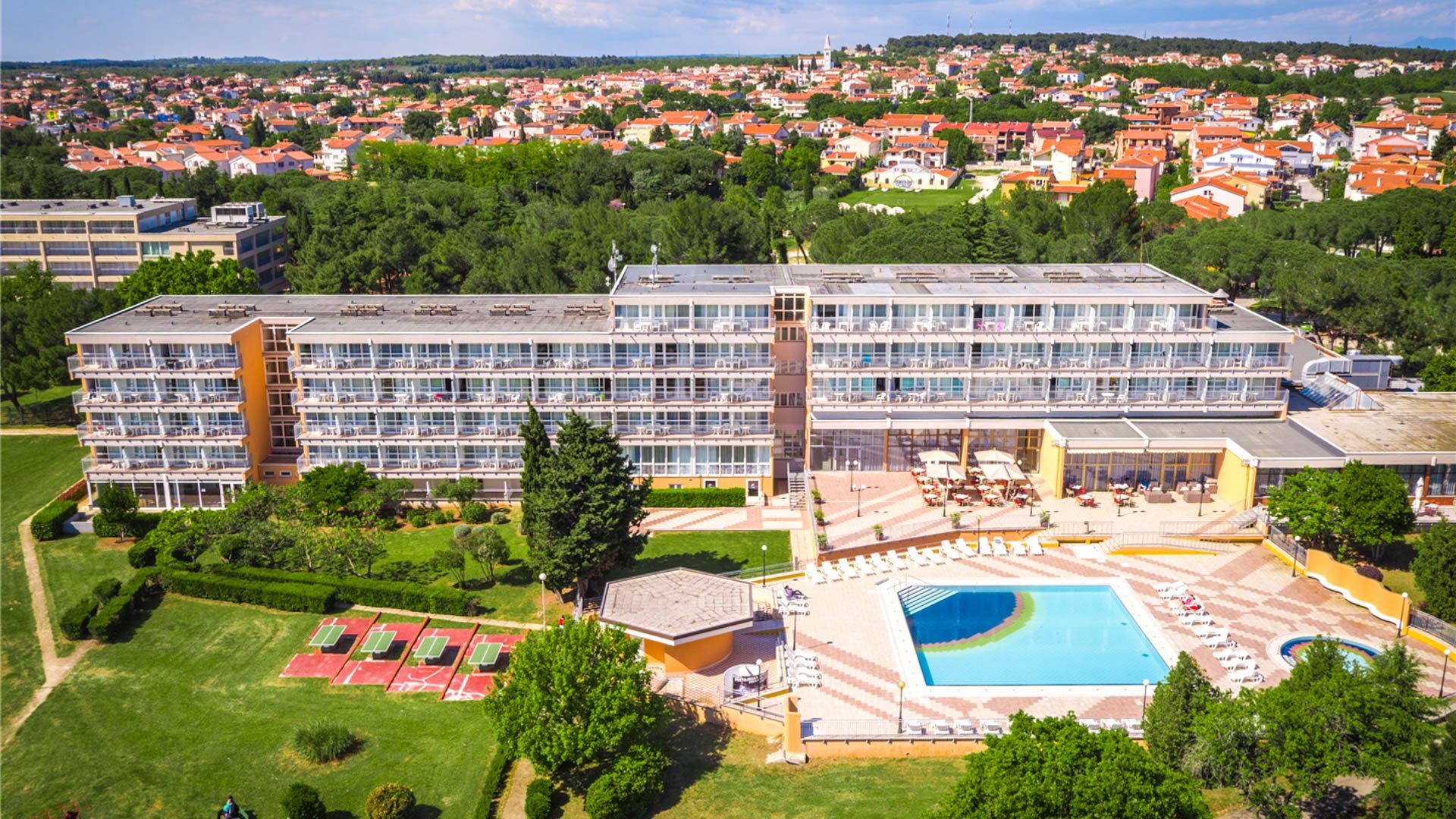 Arena Hotel Holiday