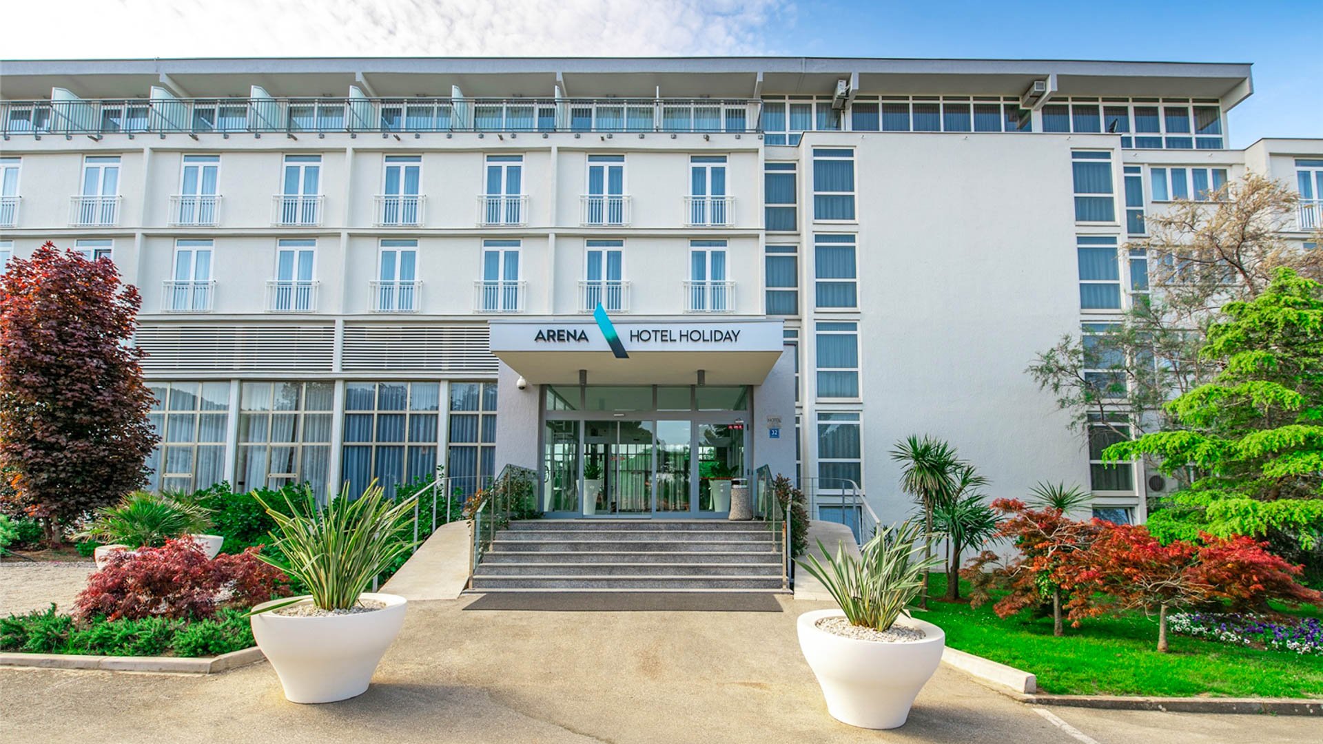 Arena Hotel Holiday