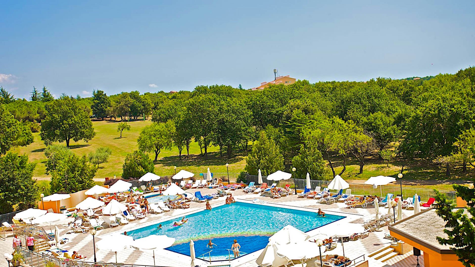 Arena Hotel Holiday