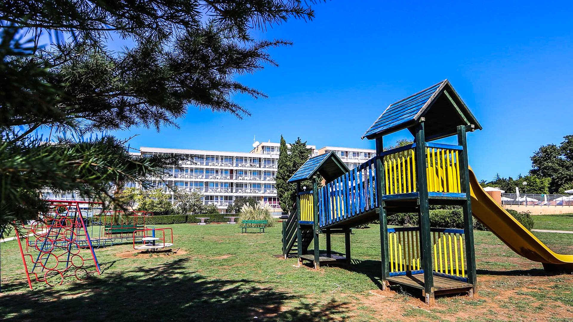 Arena Hotel Holiday