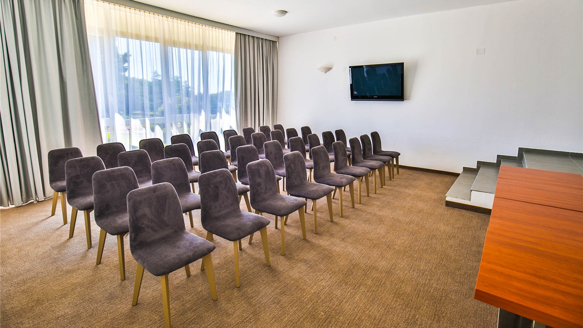 Arena Hotel Holiday