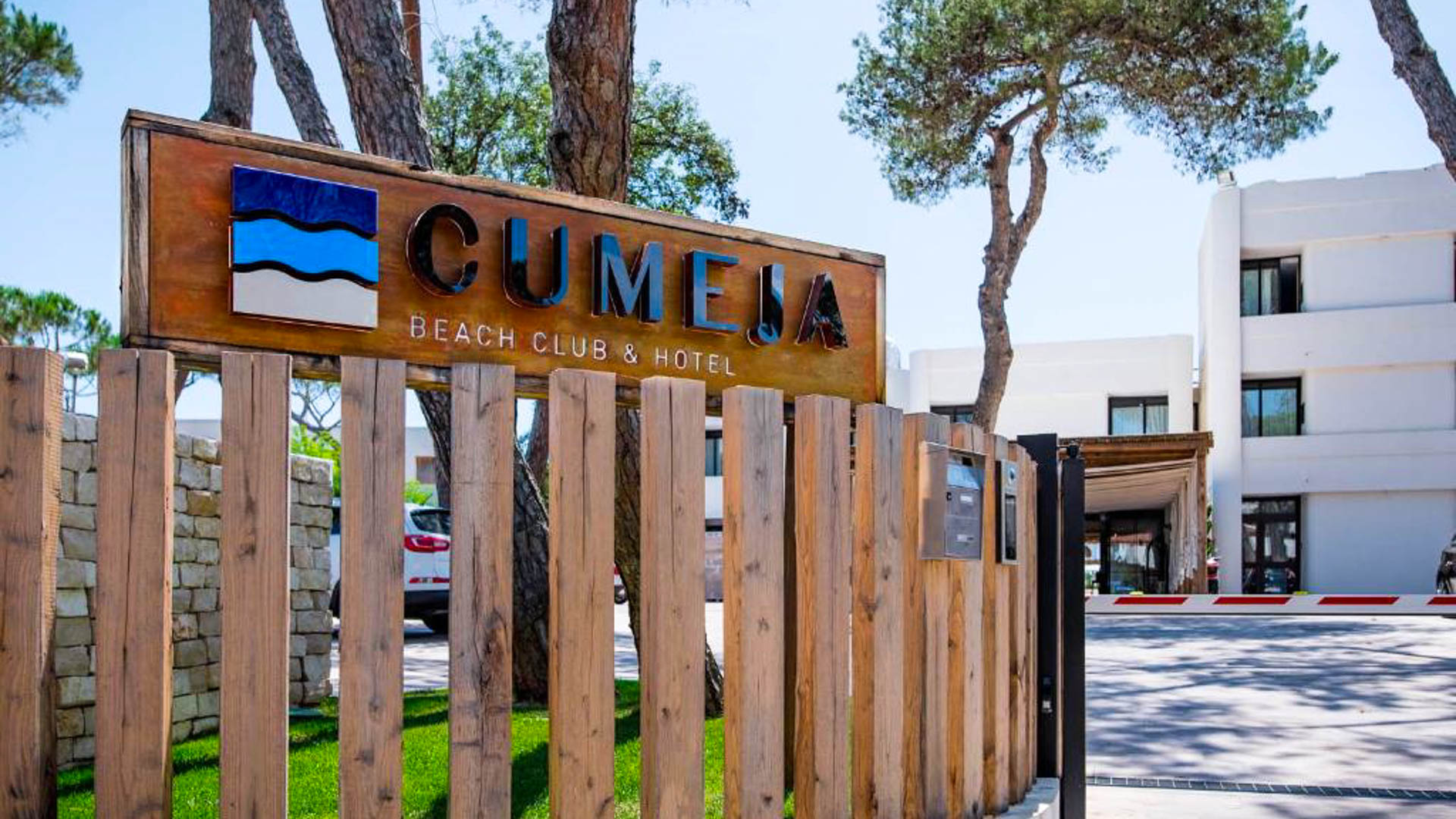 Cumeja Beach Club