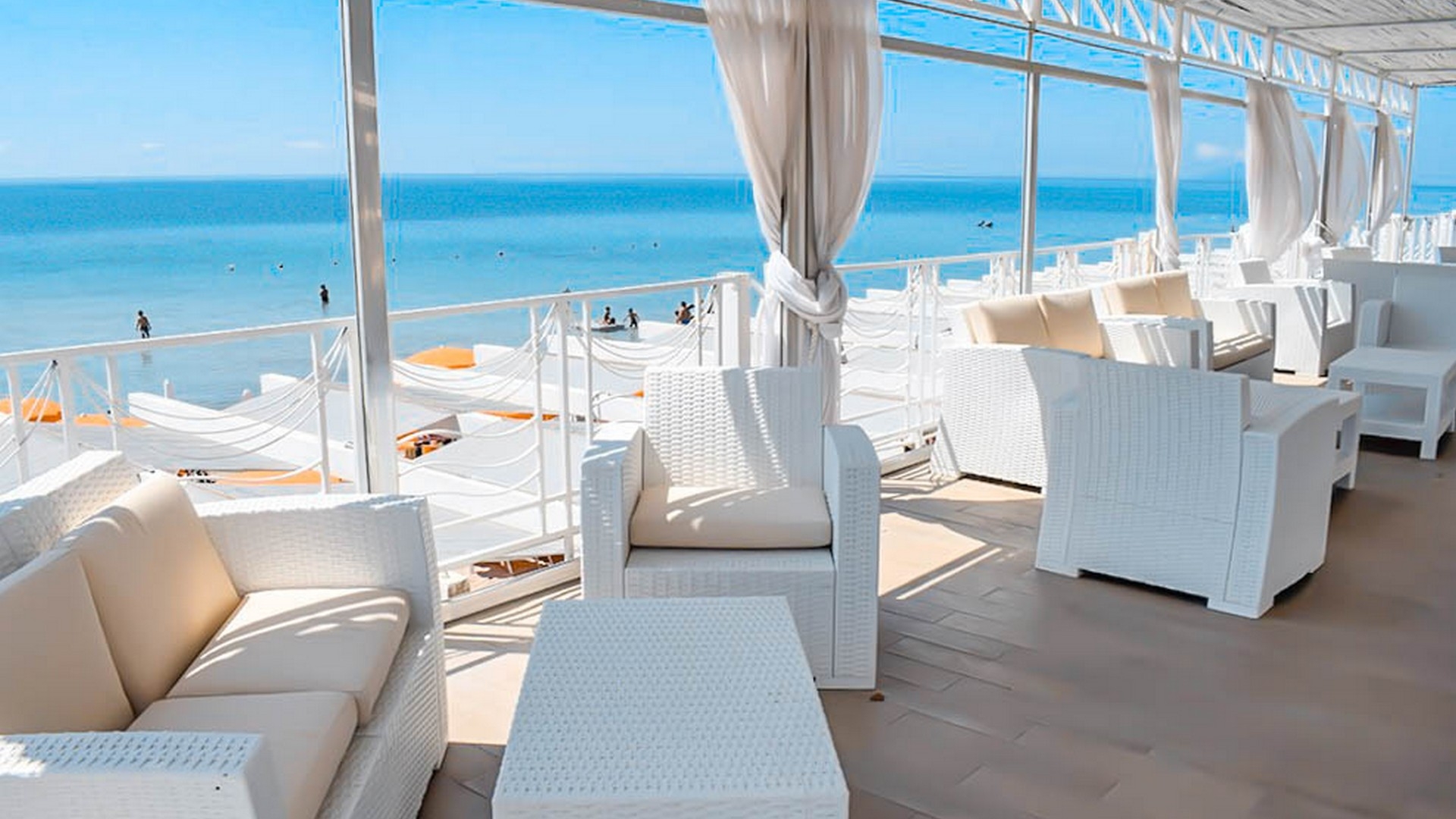 Delfino Beach Hotel
