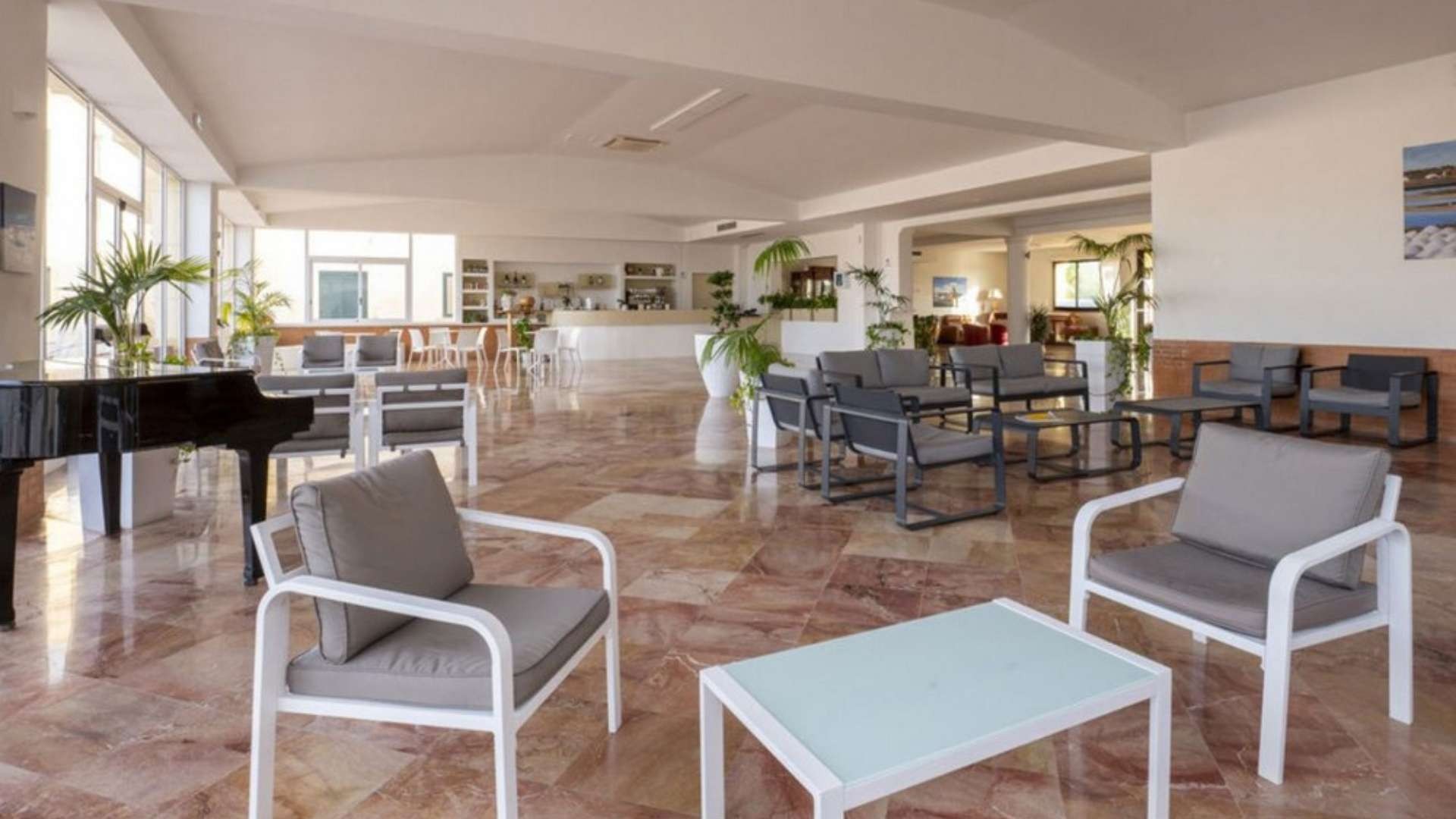 Delfino Beach Hotel