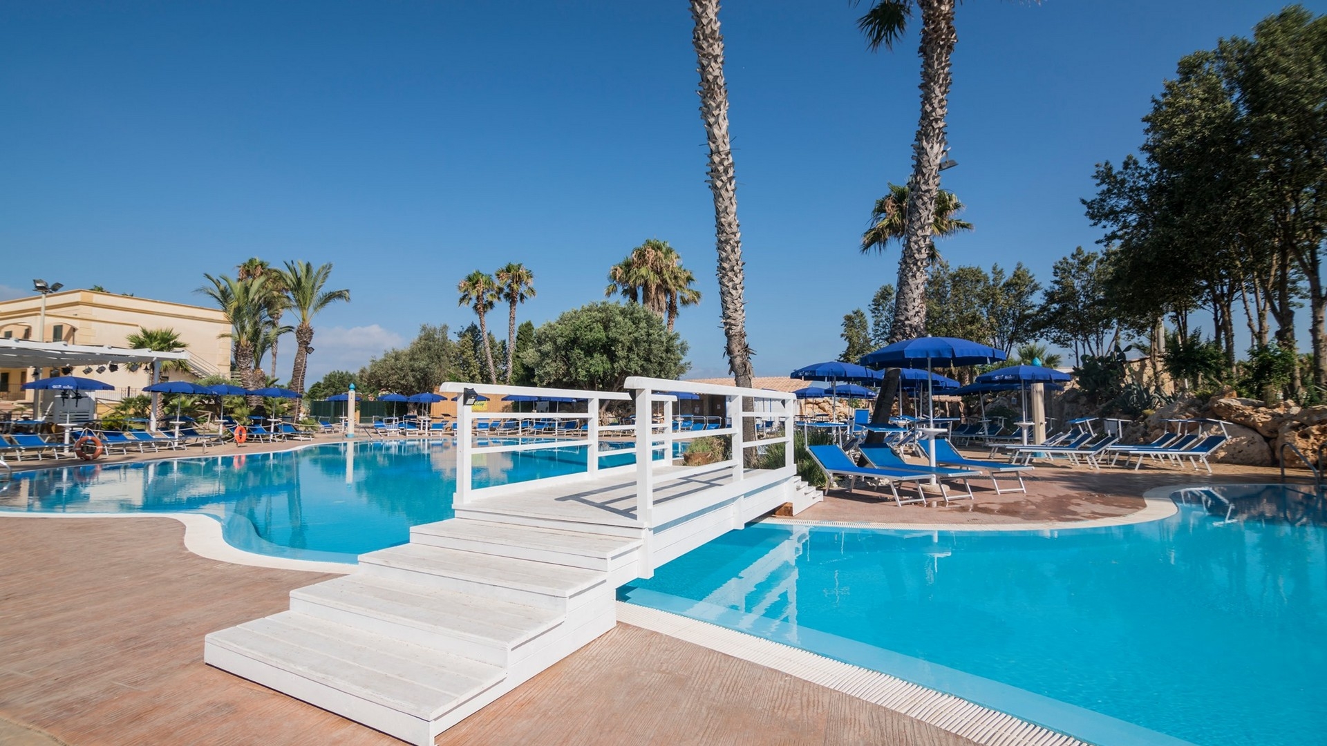 Delfino Beach Hotel