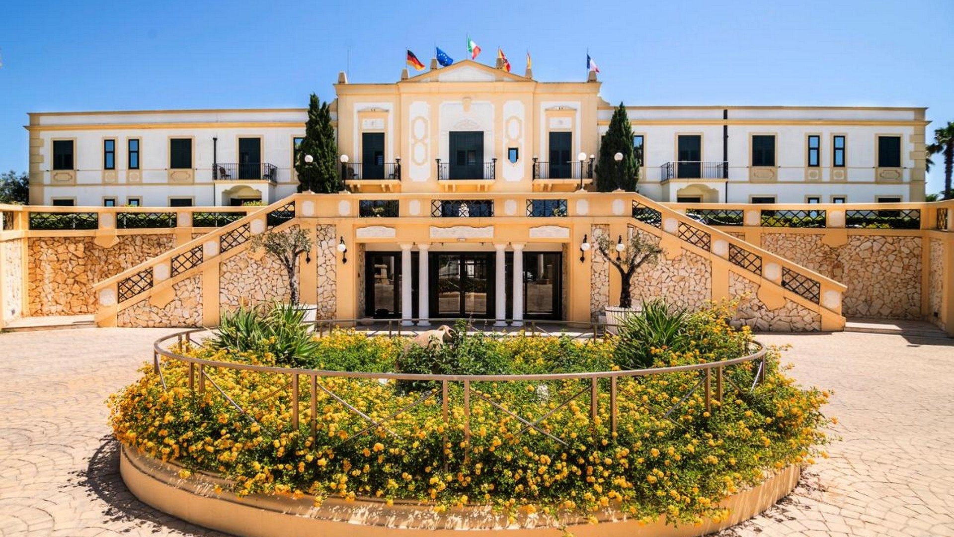 Delfino Beach Hotel