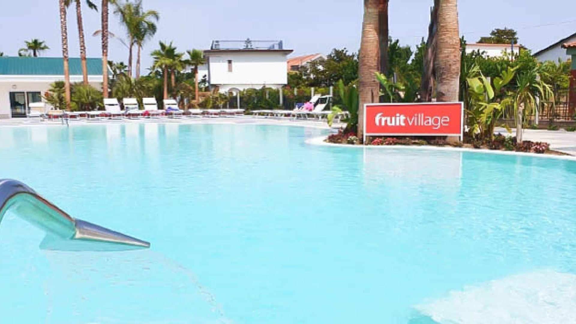 Fruit Paestum Coral Beach