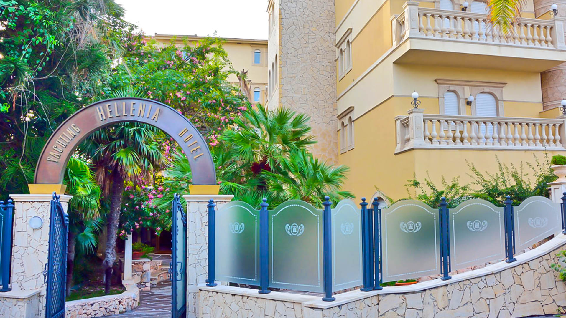 Hellenia Yachting Hotel