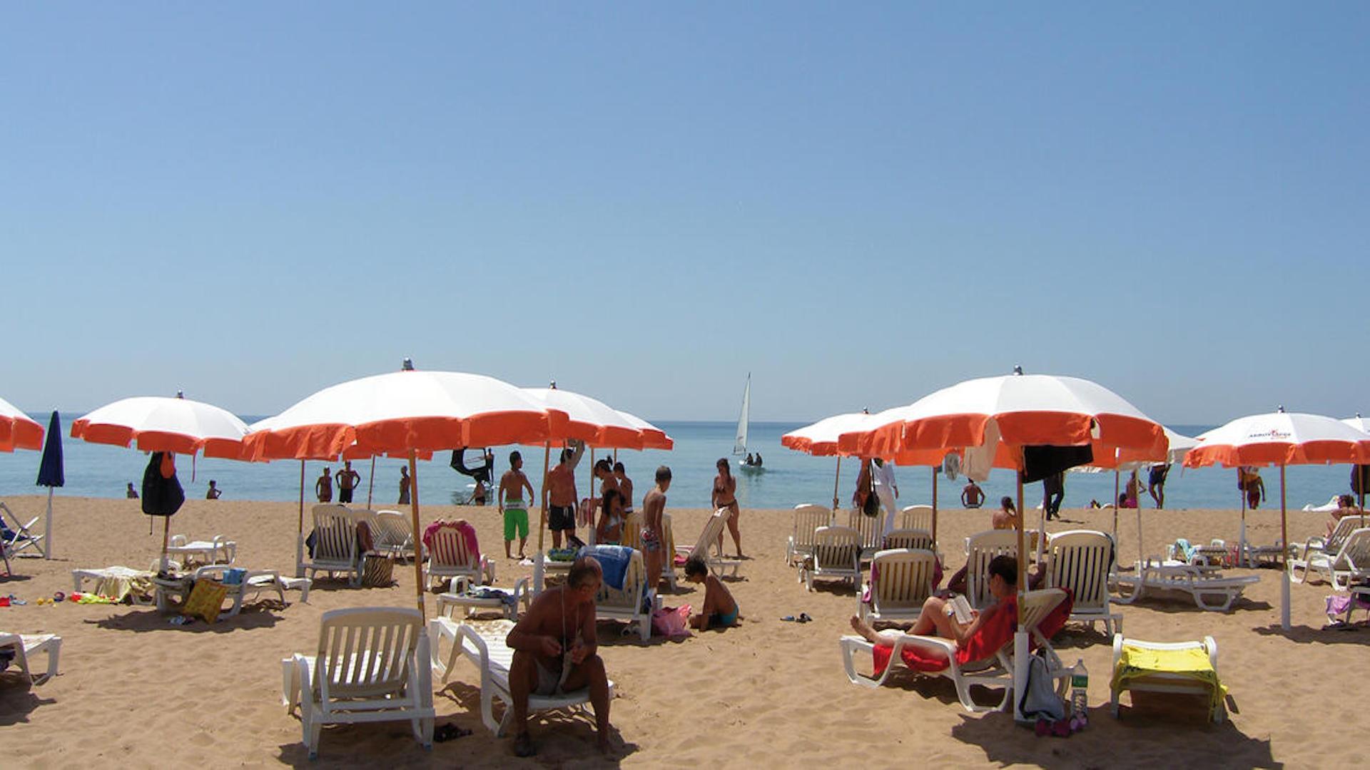 Costanza Beach Club