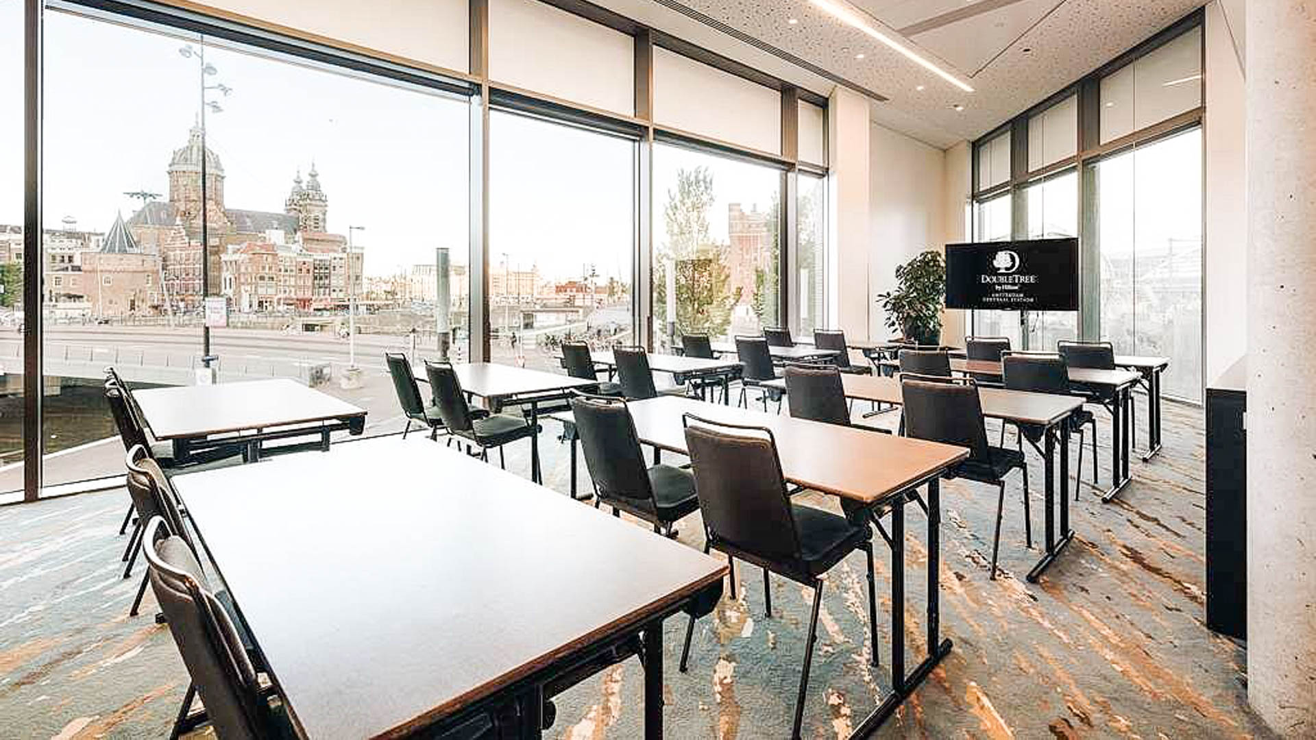 Hotel Doubletree by Hilton - central station