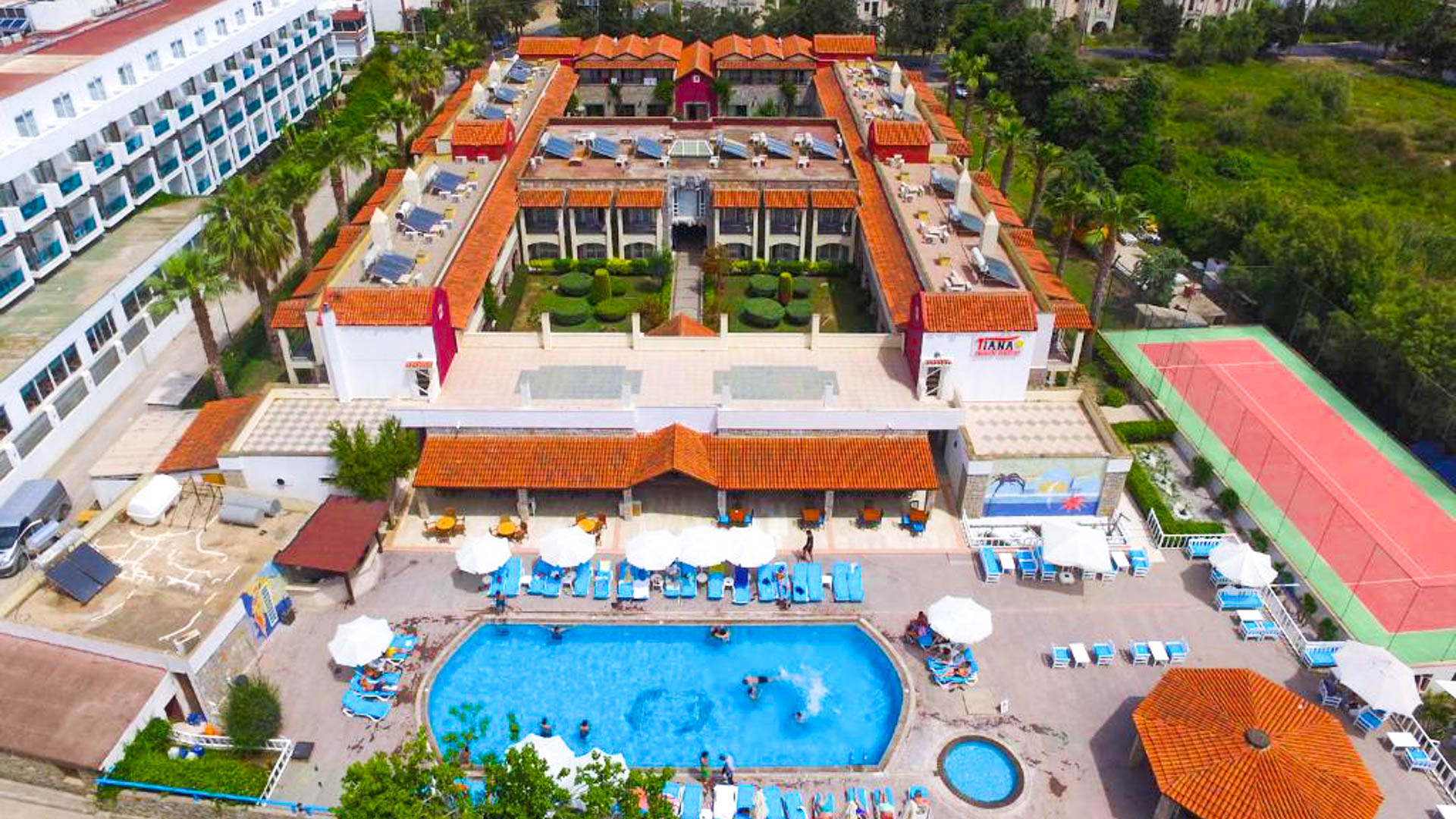 Hotel Tiana Beach Resort