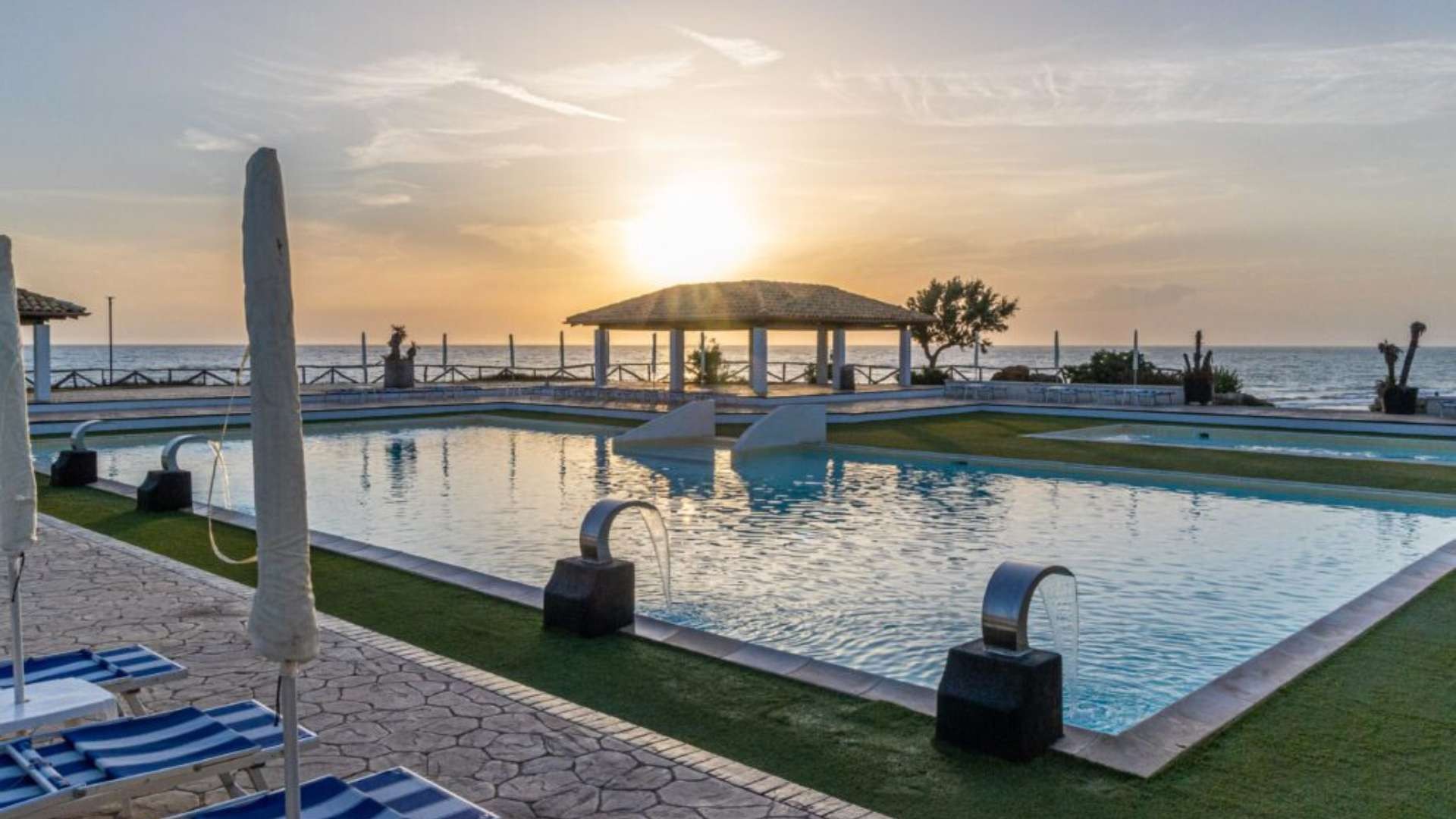 Kamarina Resort